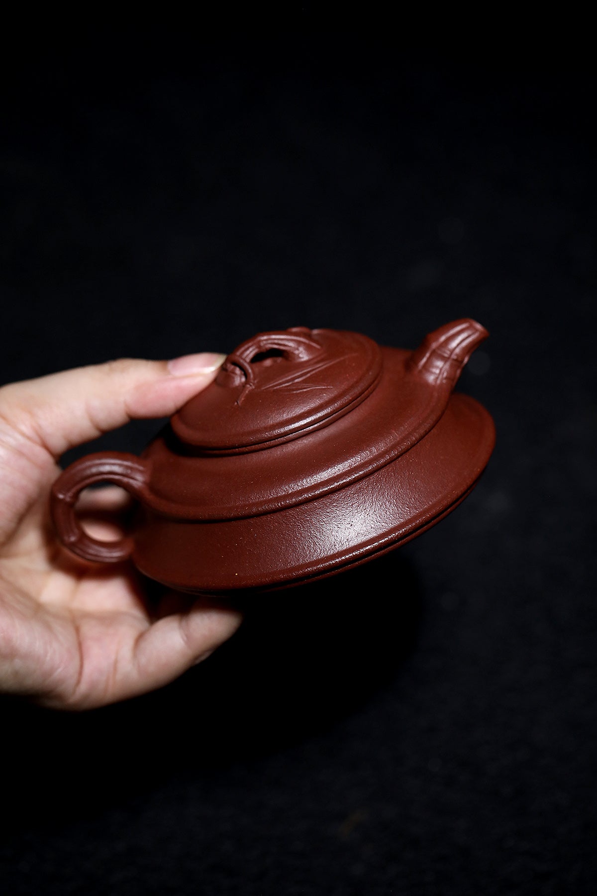 【扁竹鼎】 泥料：桃花泥 容量：130cc 作者：蒋鹏