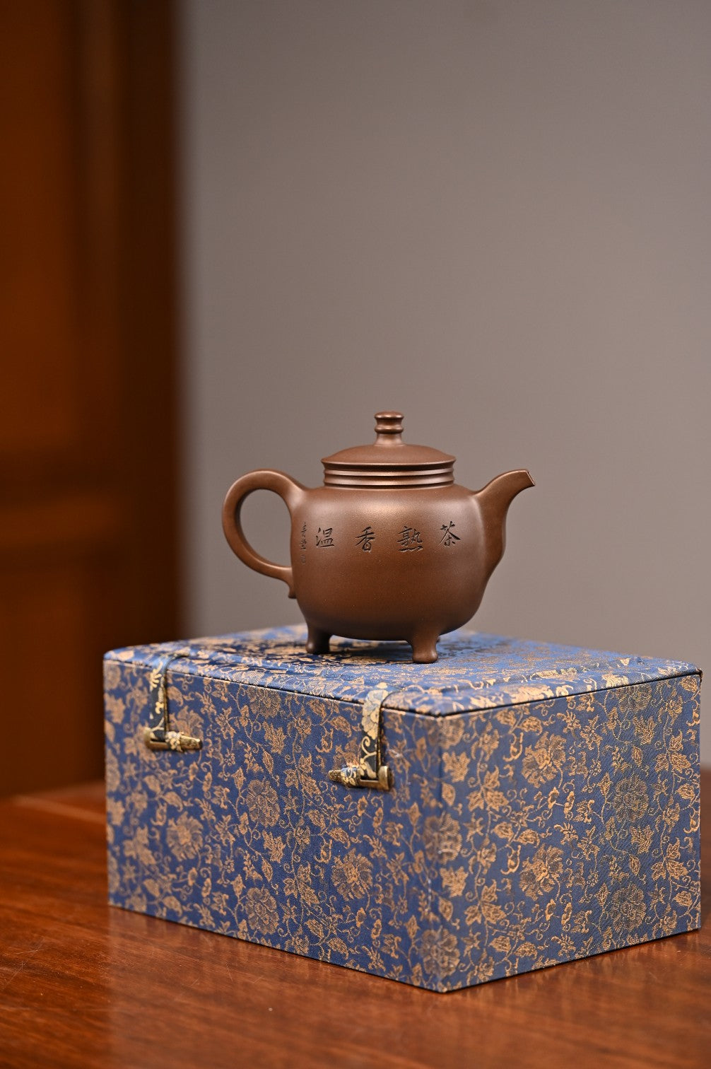 范家壶庄少庄主 范坚.三足鼎  张重庆刊  原矿紫泥  350ml