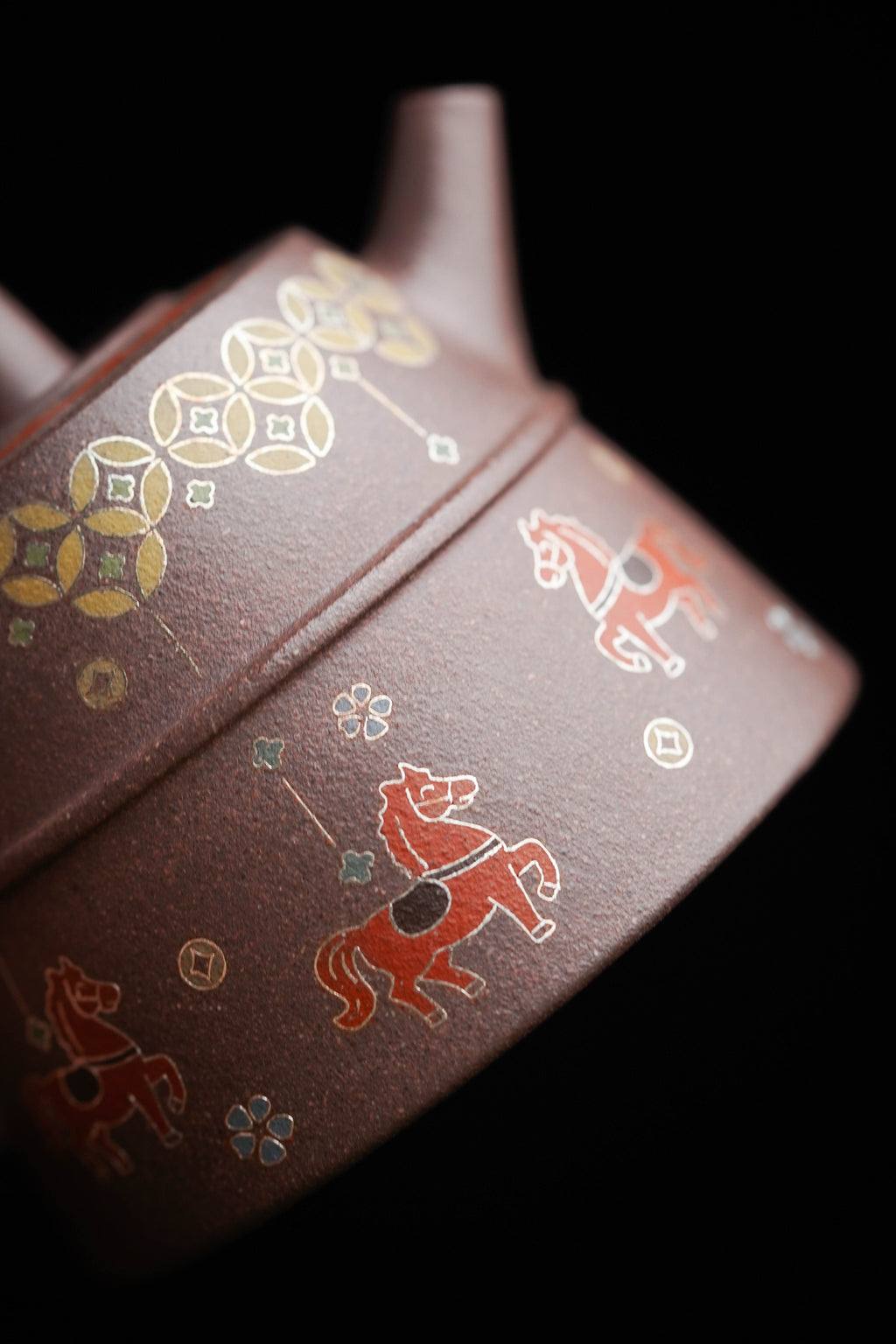【名称】金钟 【泥料】青段泥（嵌银丝） 【容量】170Cc～7孔出水 【作者】路遥