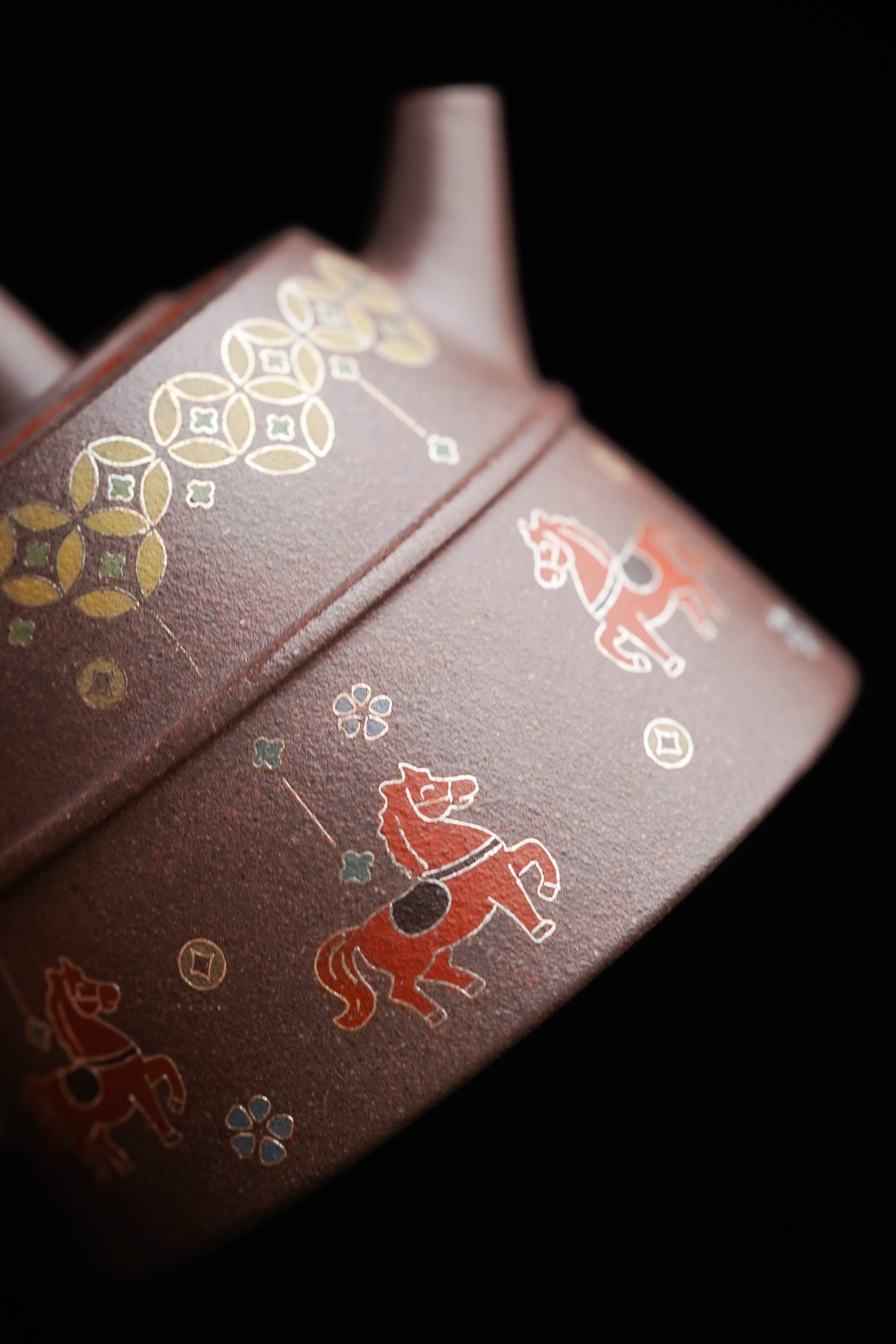 【名称】金钟 【泥料】青段泥（嵌银丝） 【容量】170Cc～7孔出水 【作者】路遥