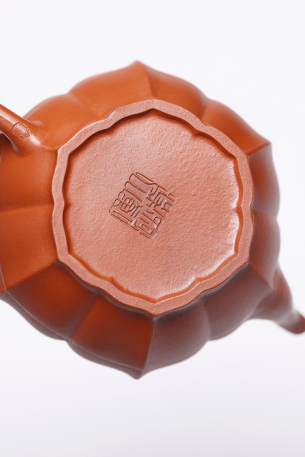 双省名人经典之作【菱花如意】 泥料：极品大红袍 容量：180cc 作者：韩小虎 研究员级高级工艺美术师