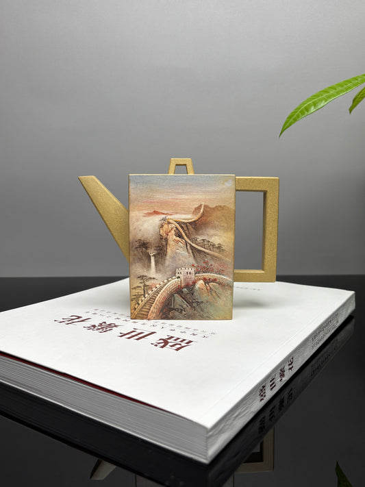 双宗师合璧·紫砂史巅峰 紫砂界天花板泥画｜何光宏·邱玉林联袂创作稀世孤品《砖方壶》——原矿优质本山绿泥·480cc