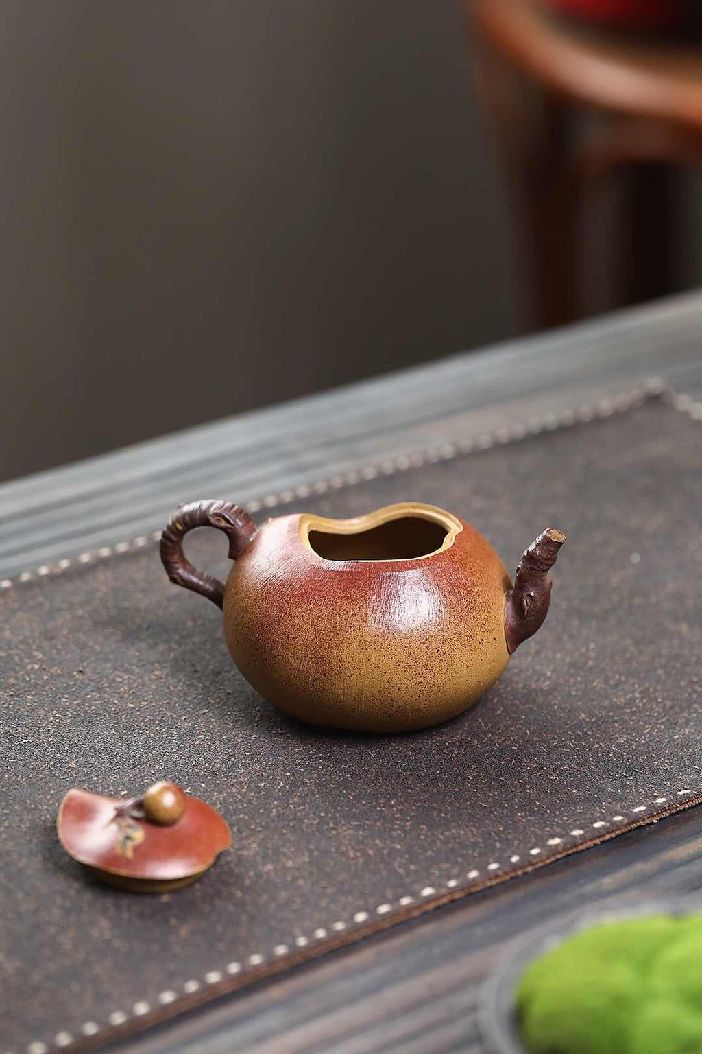 蒋蓉之女 传世花器｜蒋艺华·非遗紫砂巅峰重器《瑞桃迎祥壶》收藏传世——原矿优质黄金段·230cc