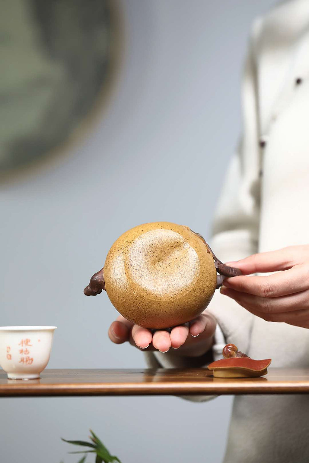 蒋蓉之女 传世花器｜蒋艺华·非遗紫砂巅峰重器《瑞桃迎祥壶》收藏传世——原矿优质黄金段·230cc