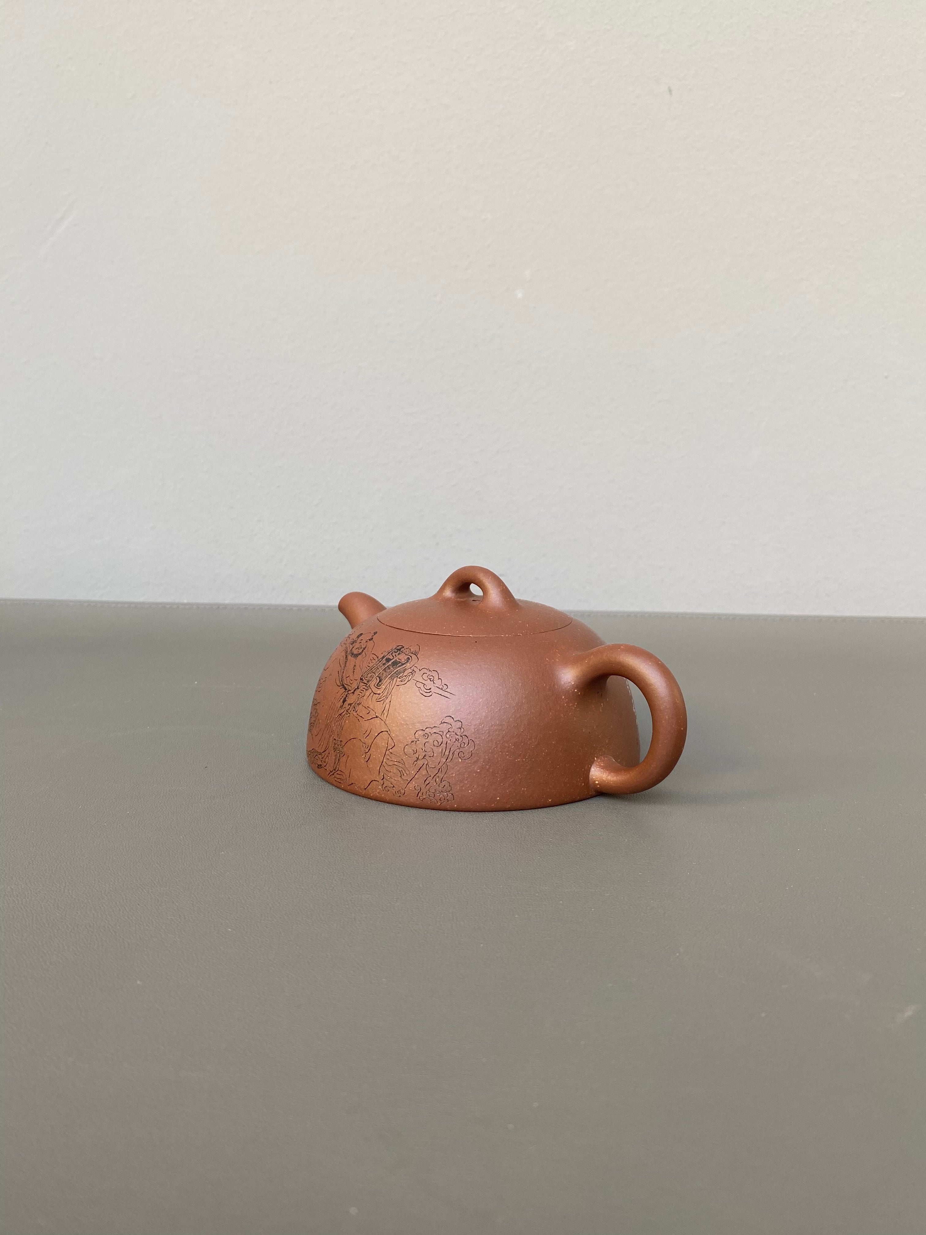 李峰臻品《半月壶》礼藏双绝 传世雅器——原矿优质老紫泥·180cc ——国大师吴鸣高徒·李峰亲工