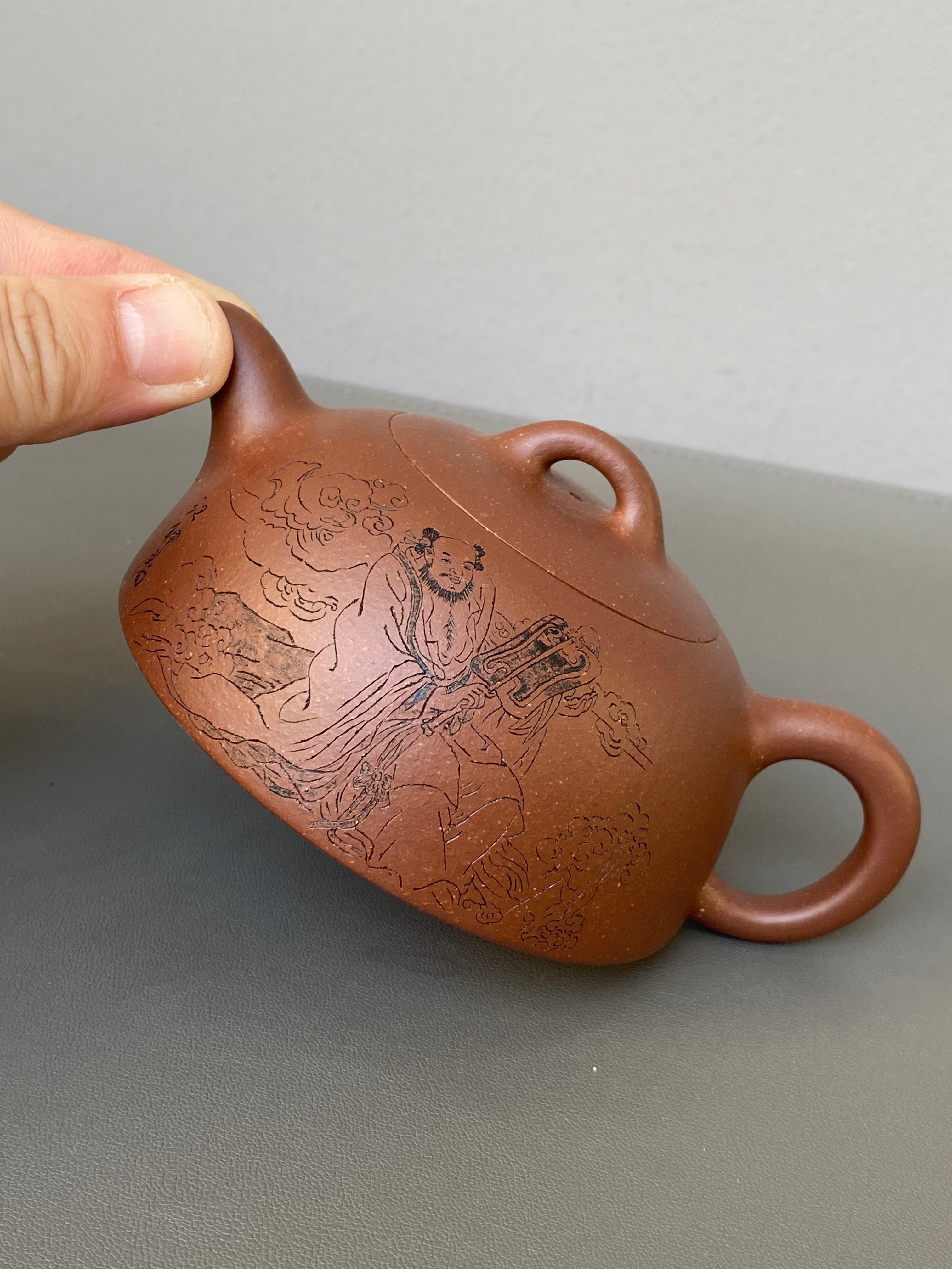 李峰臻品《半月壶》礼藏双绝 传世雅器——原矿优质老紫泥·180cc ——国大师吴鸣高徒·李峰亲工