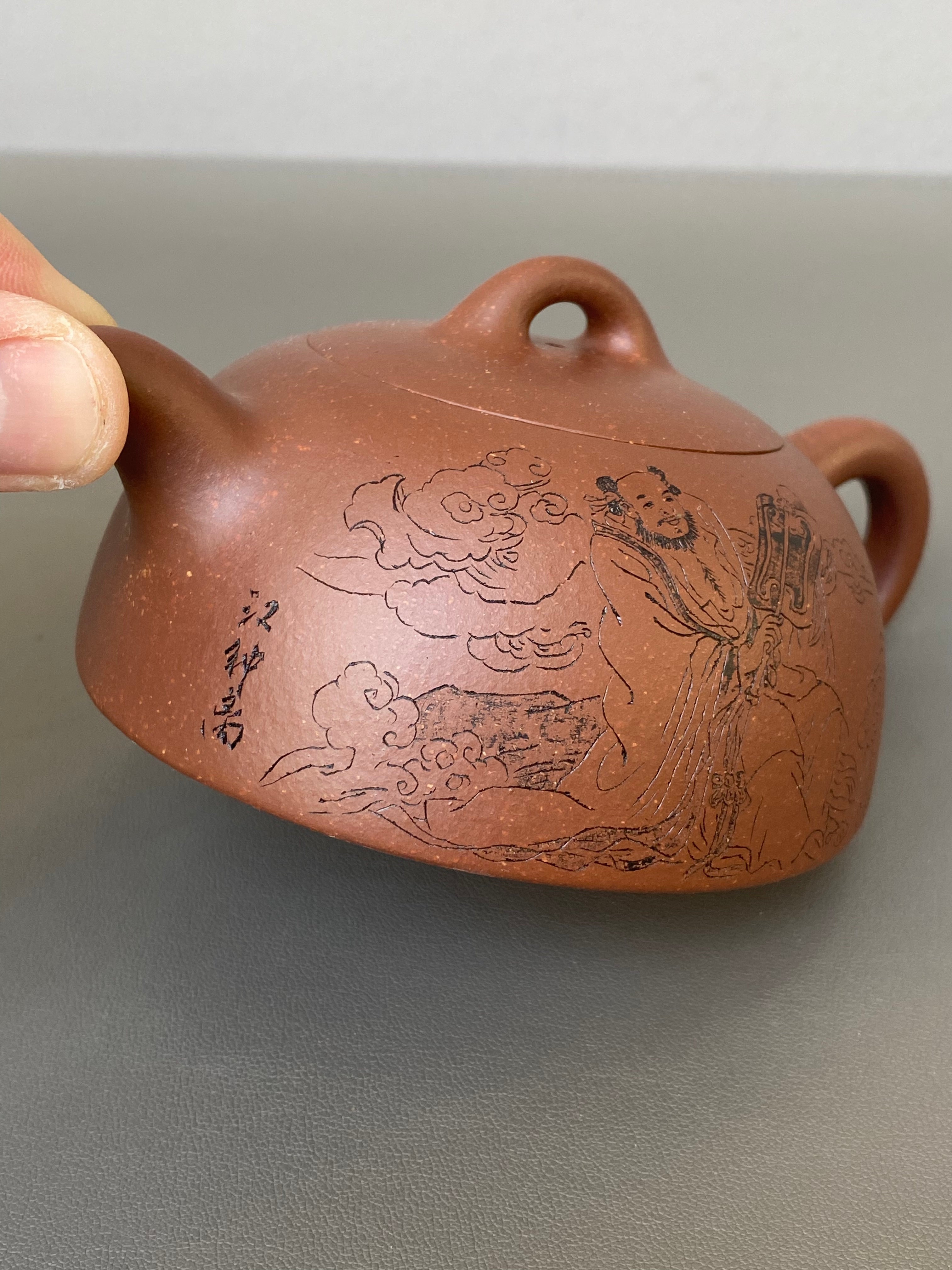 李峰臻品《半月壶》礼藏双绝 传世雅器——原矿优质老紫泥·180cc ——国大师吴鸣高徒·李峰亲工