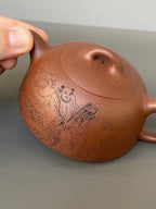 李峰臻品《半月壶》礼藏双绝 传世雅器——原矿优质老紫泥·180cc ——国大师吴鸣高徒·李峰亲工