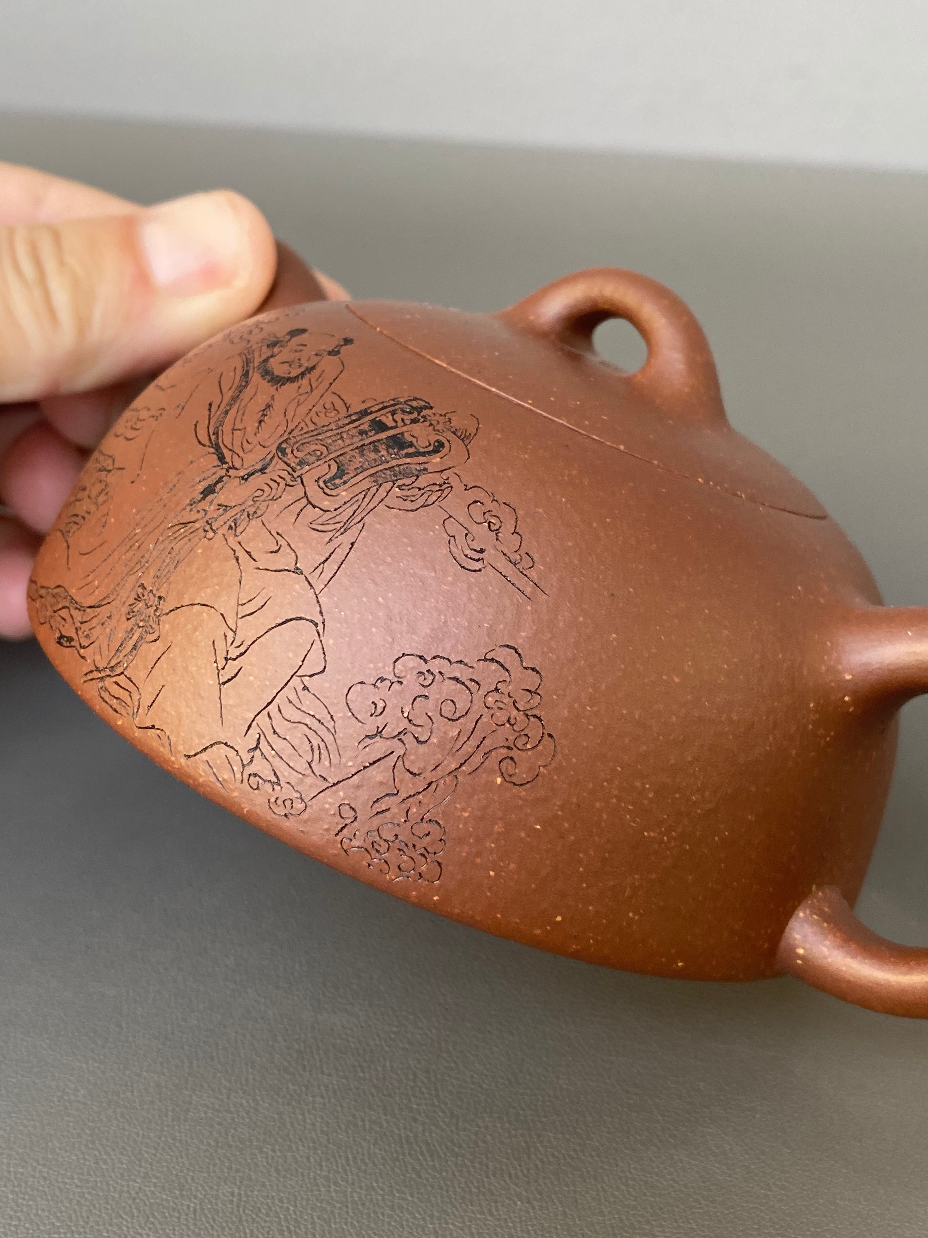 李峰臻品《半月壶》礼藏双绝 传世雅器——原矿优质老紫泥·180cc ——国大师吴鸣高徒·李峰亲工
