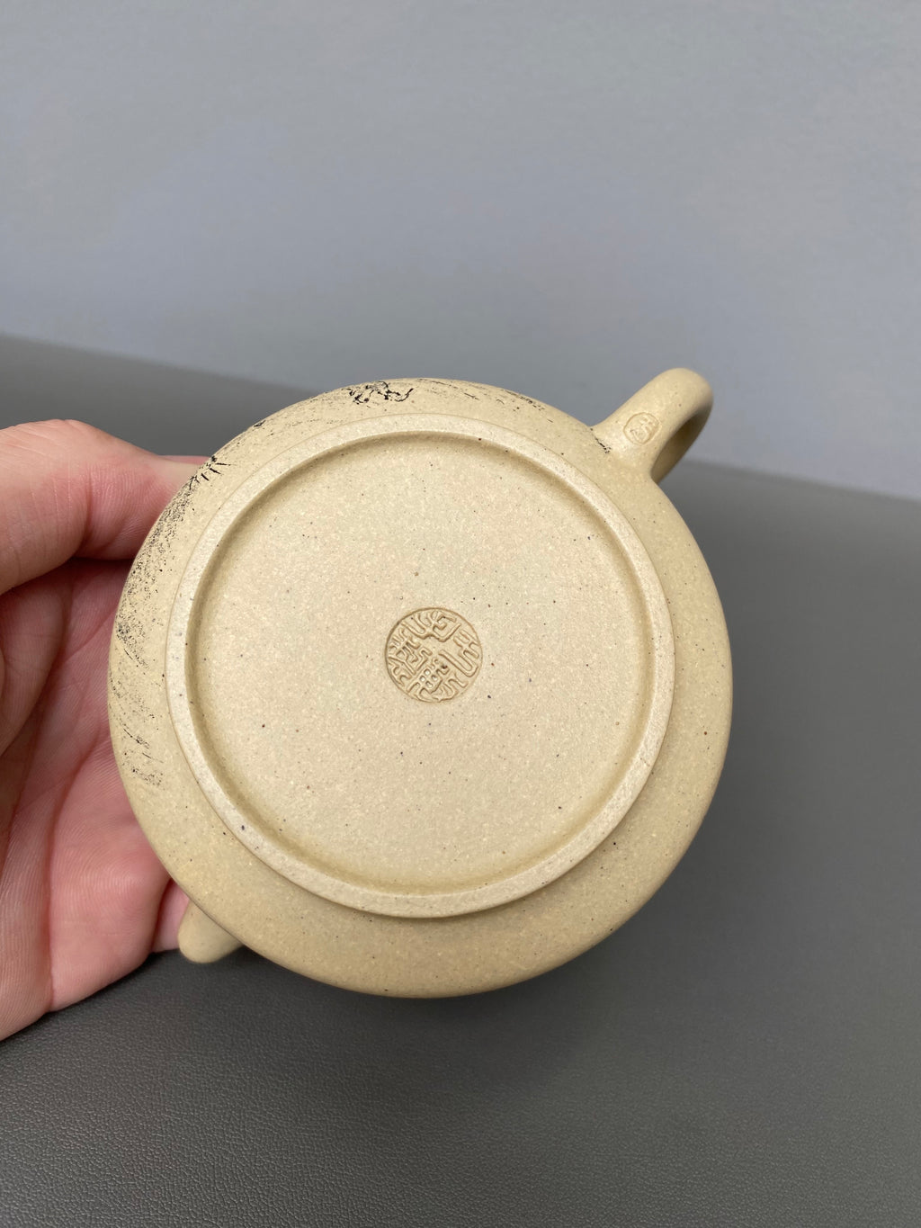 宜兴紫砂：原矿好工好料系列【如意周盘壶】 ——原矿优质本山绿·210cc ——紫砂艺术名家·于敏