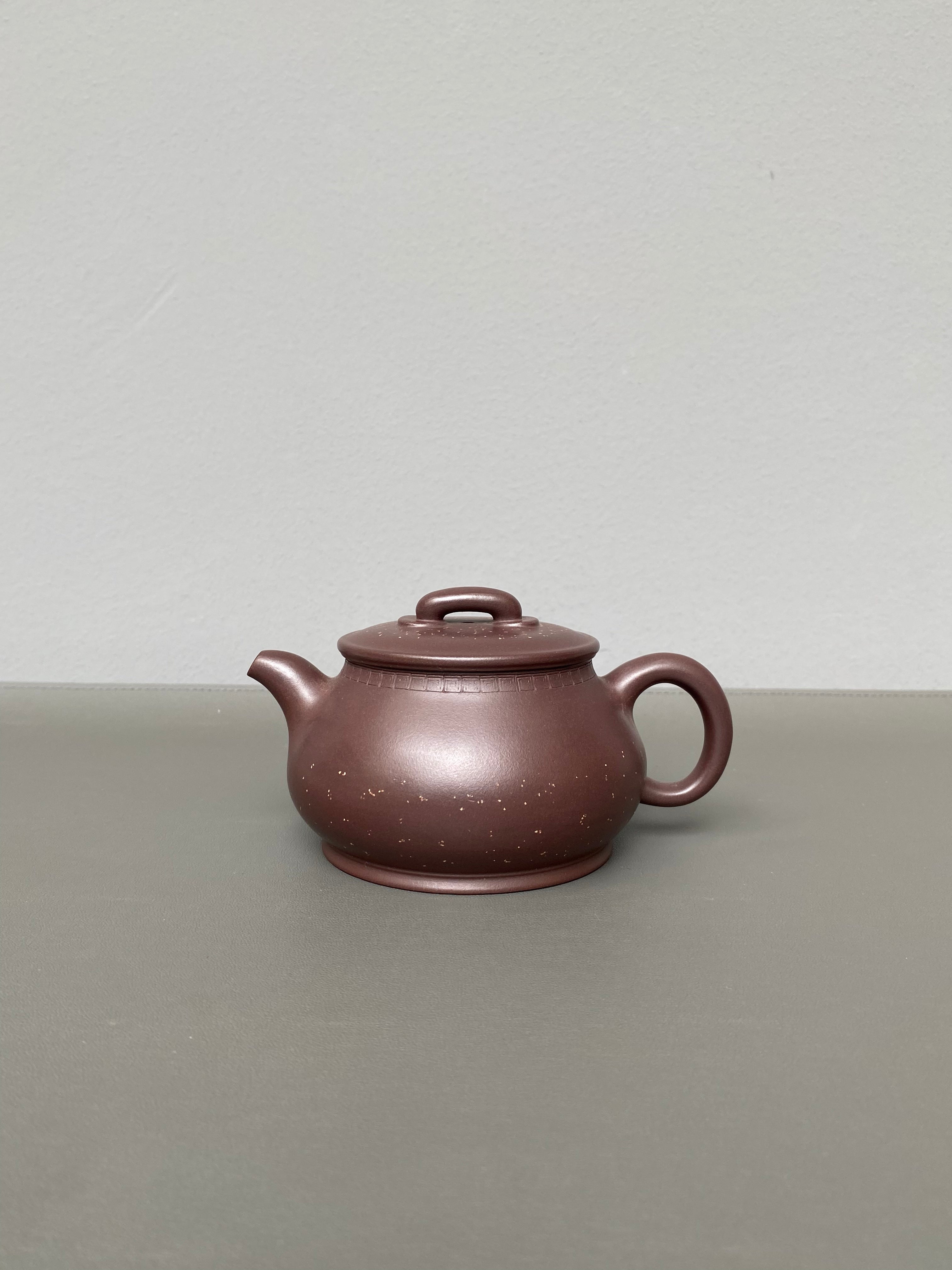 宜兴紫砂：原矿好工好料系列【守拙壶】 ——原矿优质紫泥铺砂·260cc ——紫砂艺术名家·宁辰（风华）