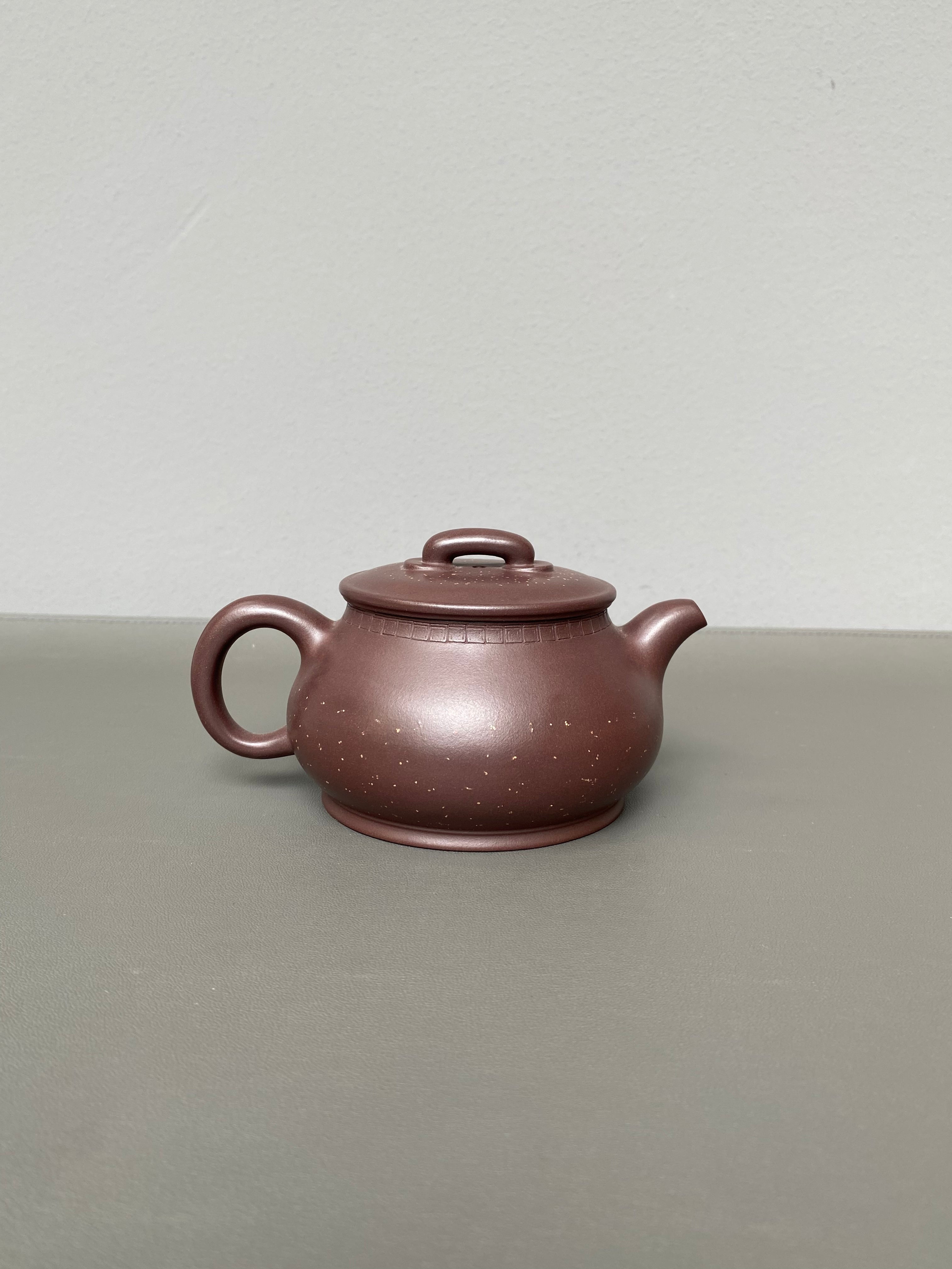 宜兴紫砂：原矿好工好料系列【守拙壶】 ——原矿优质紫泥铺砂·260cc ——紫砂艺术名家·宁辰（风华）