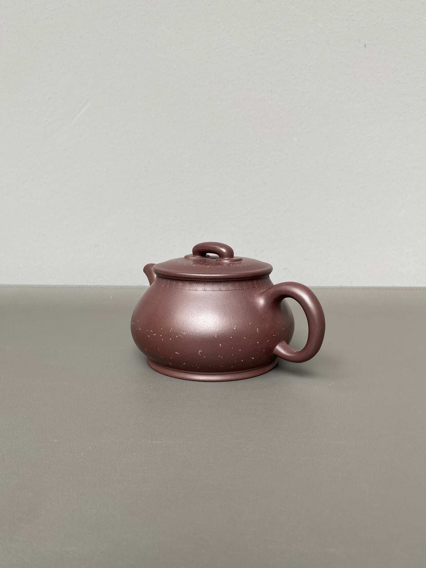 宜兴紫砂：原矿好工好料系列【守拙壶】 ——原矿优质紫泥铺砂·260cc ——紫砂艺术名家·宁辰（风华）