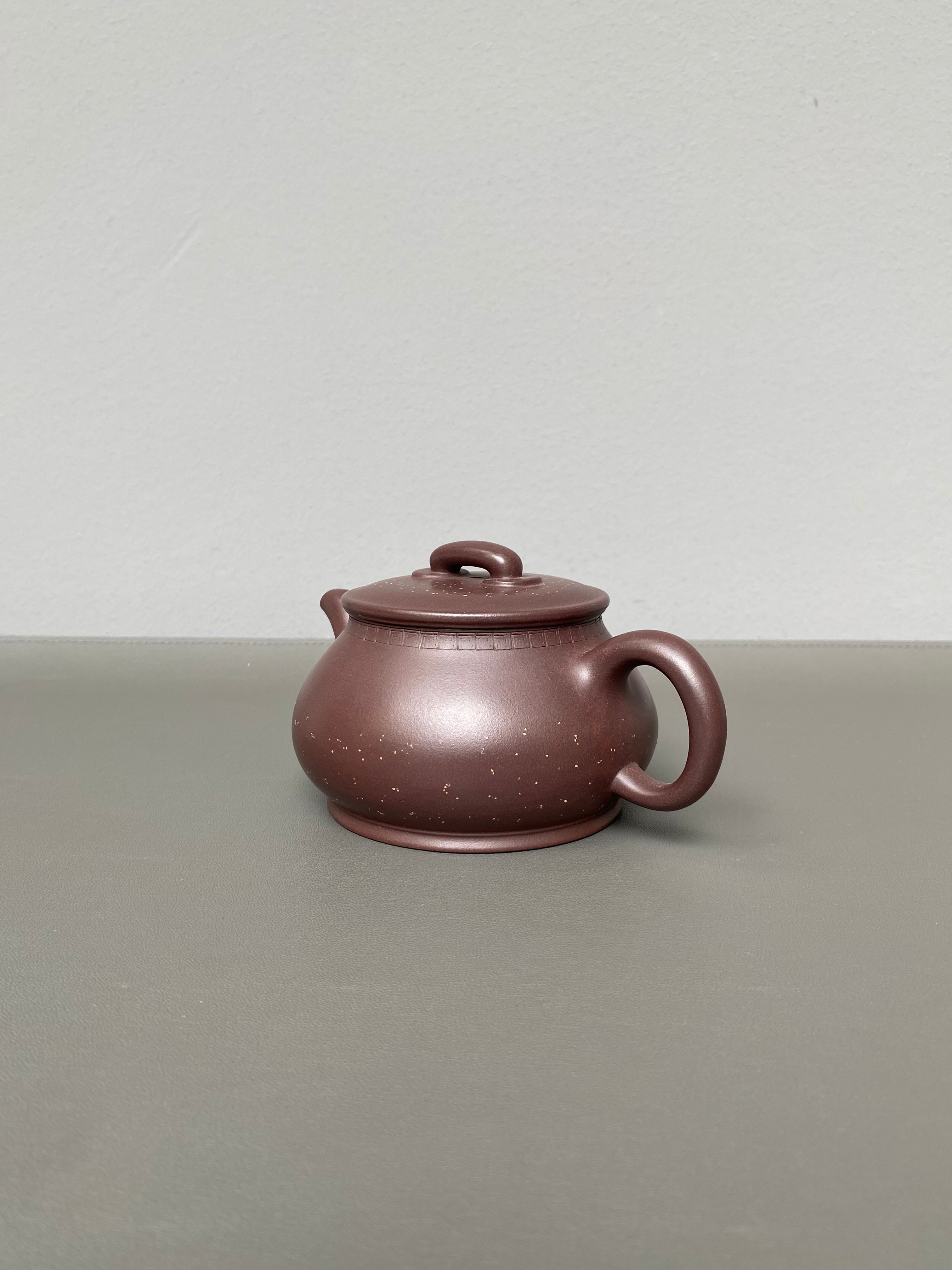 宜兴紫砂：原矿好工好料系列【守拙壶】 ——原矿优质紫泥铺砂·260cc ——紫砂艺术名家·宁辰（风华）