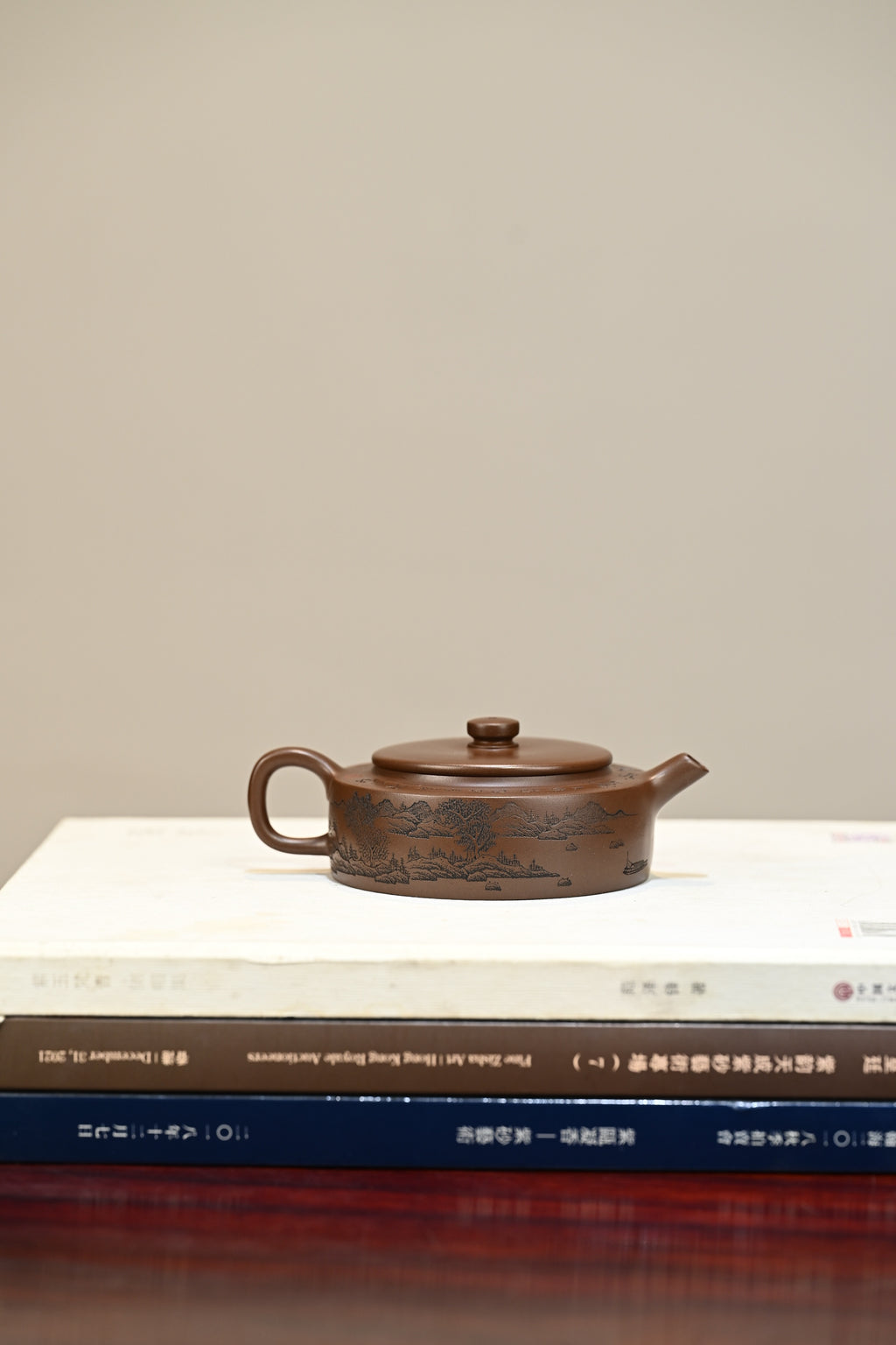 周盘·全手工 （省大师桑黎兵刻绘+双证书) /紫砂十二精英之首，省大师桑黎兵儿子桑崧杰作品 /容量210cc/特级紫泥