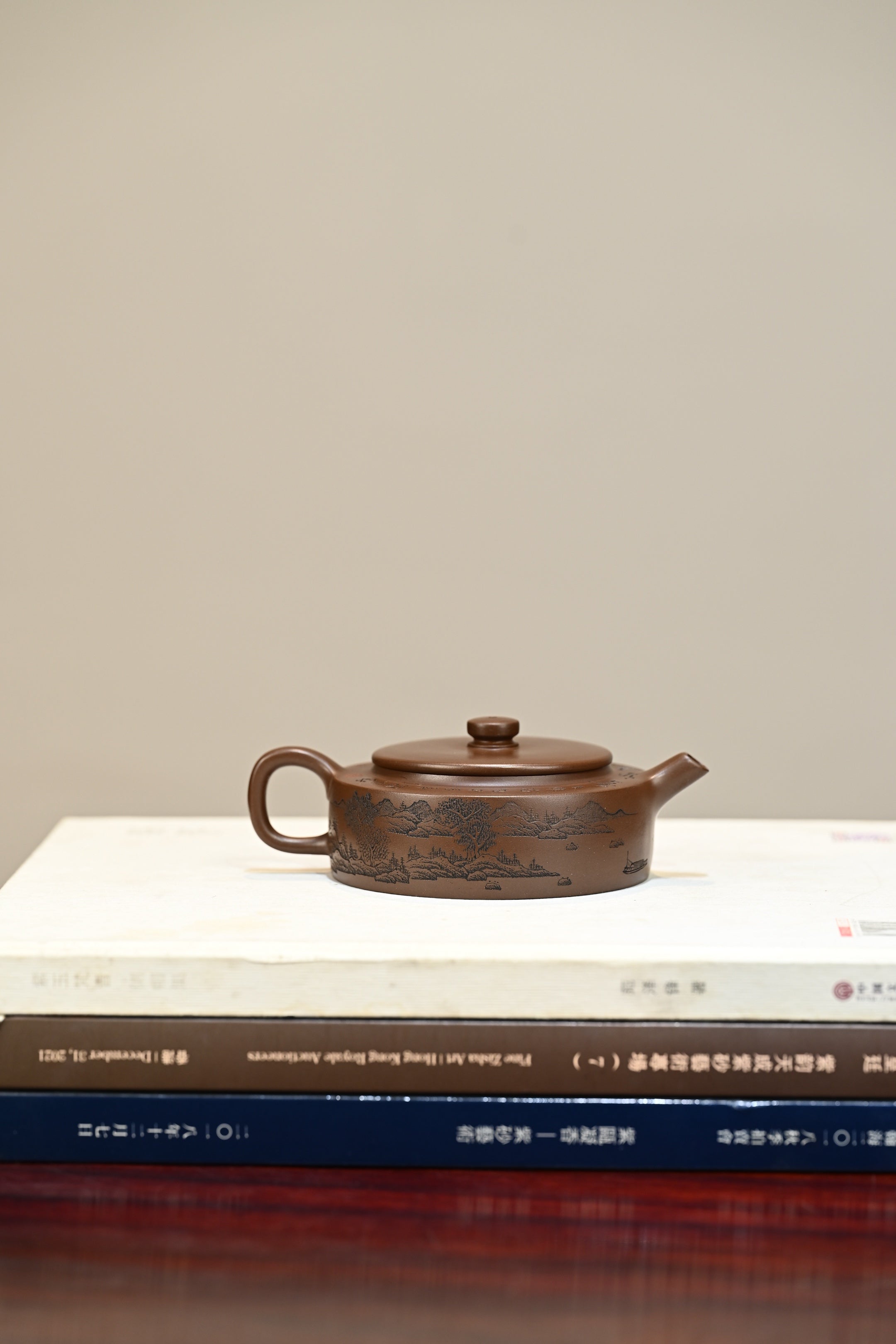 周盘·全手工 （省大师桑黎兵刻绘+双证书) /紫砂十二精英之首，省大师桑黎兵儿子桑崧杰作品 /容量210cc/特级紫泥