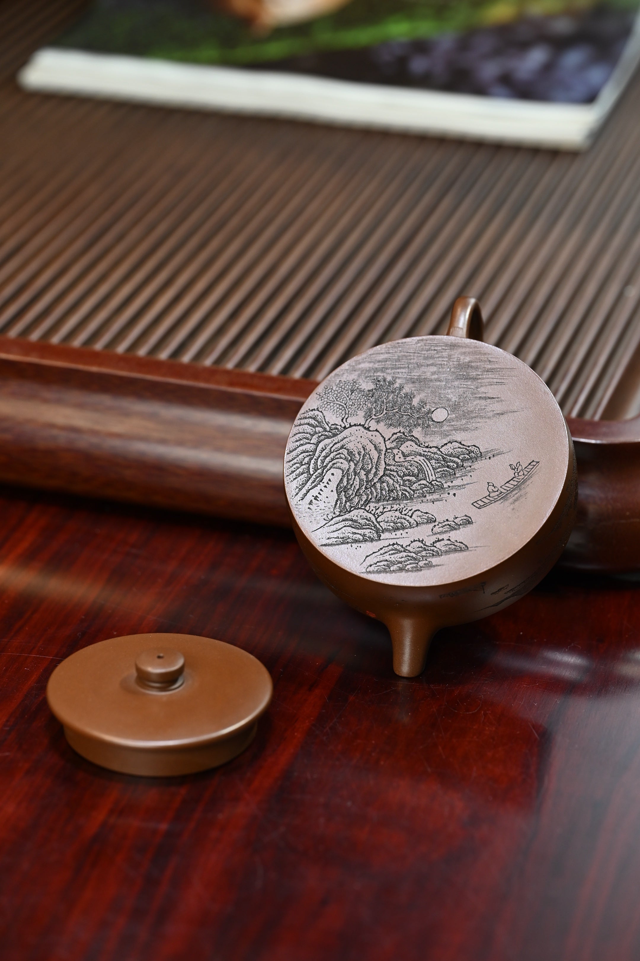 周盘·全手工 （省大师桑黎兵刻绘+双证书) /紫砂十二精英之首，省大师桑黎兵儿子桑崧杰作品 /容量210cc/特级紫泥