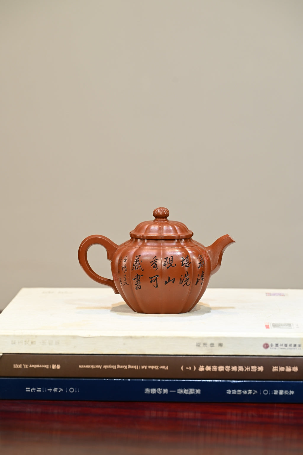 菊蕾·全手工 （省大师桑黎兵刻绘+双证书）/紫砂十二精英之首，省大师桑黎兵儿子桑崧杰作品 /容量360cc/鸡血大红袍