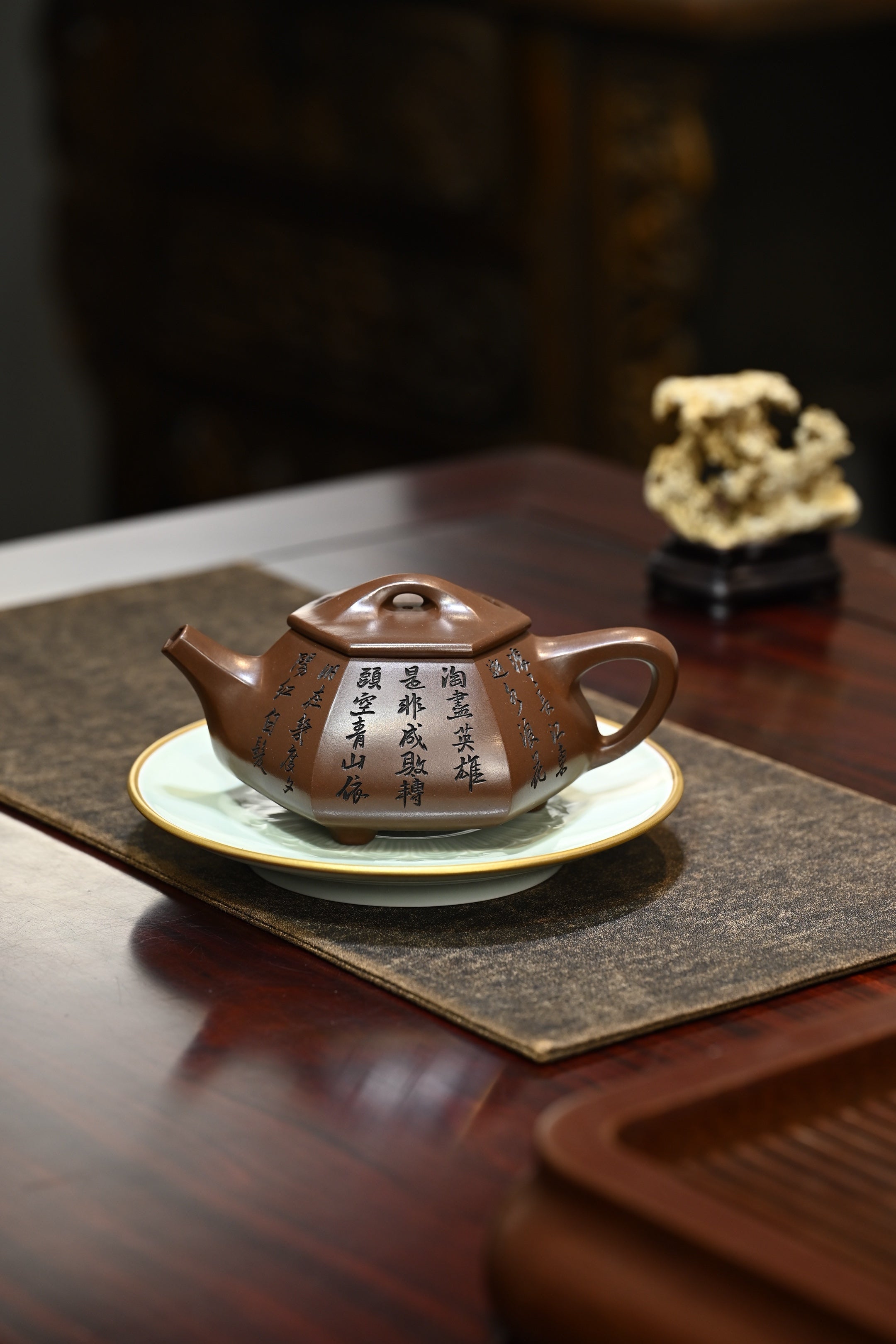 六方石瓢·全手工 （省大师桑黎兵刻绘+双证书） /紫砂十二精英之首，省大师桑黎兵儿子桑崧杰作品/容量410cc/特级紫泥