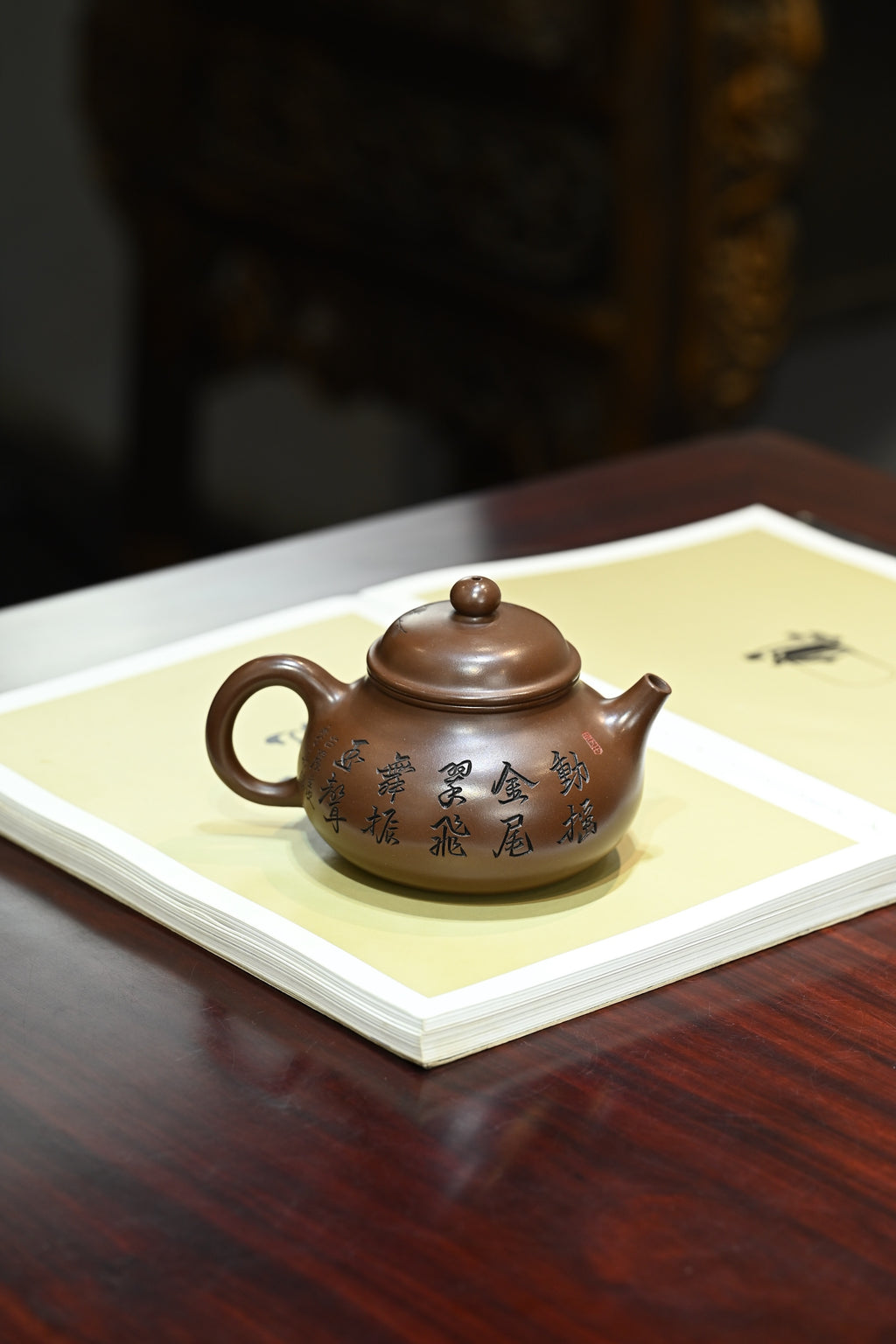 容天·全手工（省大师桑黎兵刻绘+双证书）/紫砂十二精英之首，省大师桑黎兵儿子桑崧杰作品容量380cc/特级紫泥