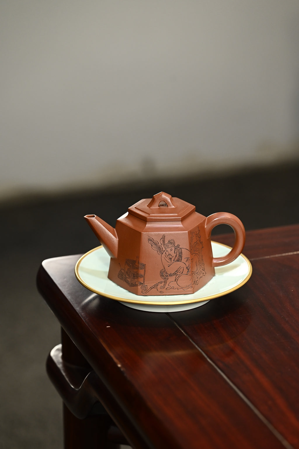 金正六方·全手工 （省大师桑黎兵刻绘+双证书） /紫砂十二精英之首，省大师桑黎兵儿子桑崧杰作品 容量400cc/特级红泥
