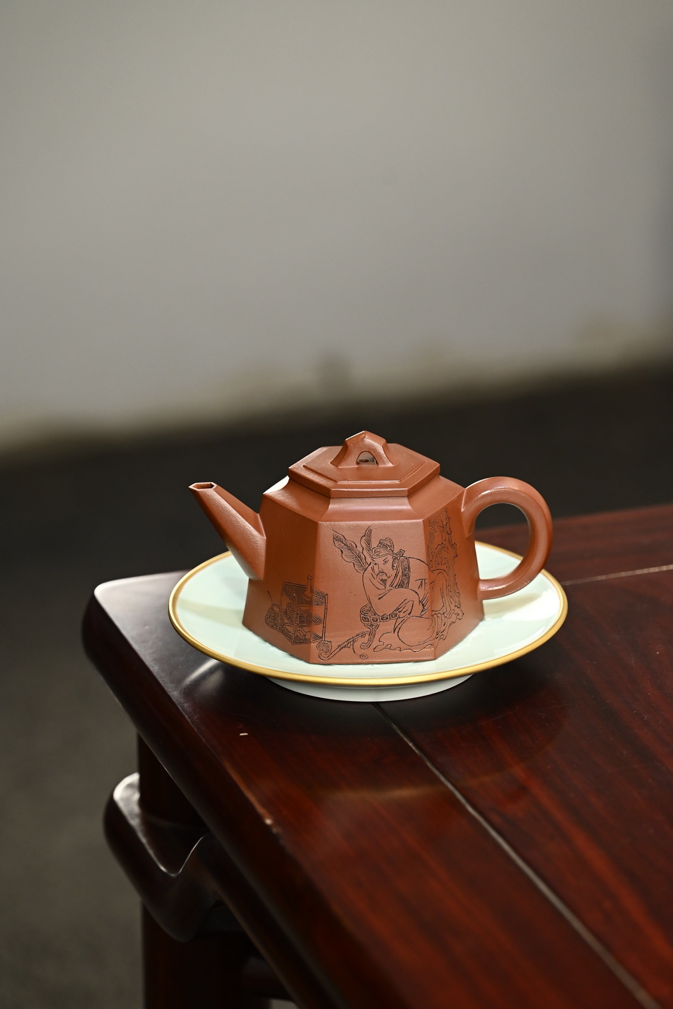 金正六方·全手工 （省大师桑黎兵刻绘+双证书） /紫砂十二精英之首，省大师桑黎兵儿子桑崧杰作品 容量400cc/特级红泥