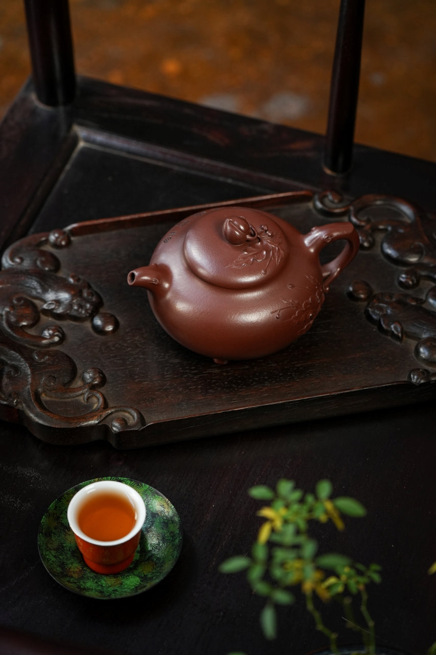 百年传承 紫砂世家｜大生壶第四代嫡传·省大师范秀芳臻品《三足雪桃壶》——原矿优质紫朱砂·350cc（入册款代表作）
