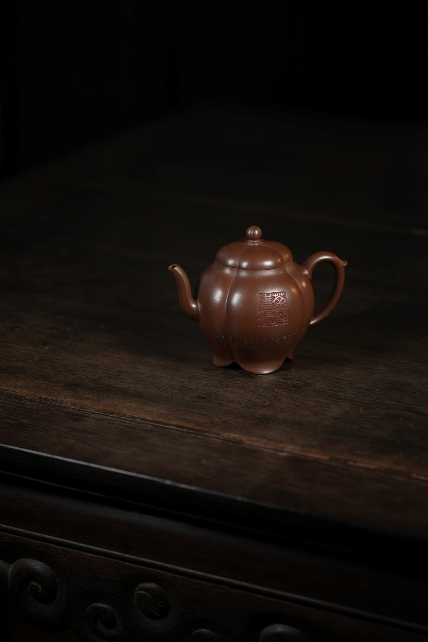 范大生嫡脉｜范秀芳制 范伟群装饰｜双省大师联诀紫砂臻品《莲香壶》——原矿优质紫泥·220cc