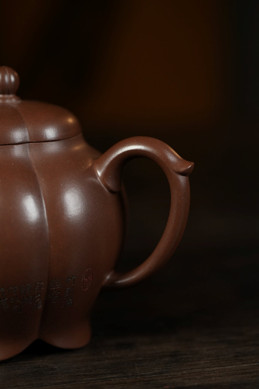 范大生嫡脉｜范秀芳制 范伟群装饰｜双省大师联诀紫砂臻品《莲香壶》——原矿优质紫泥·220cc