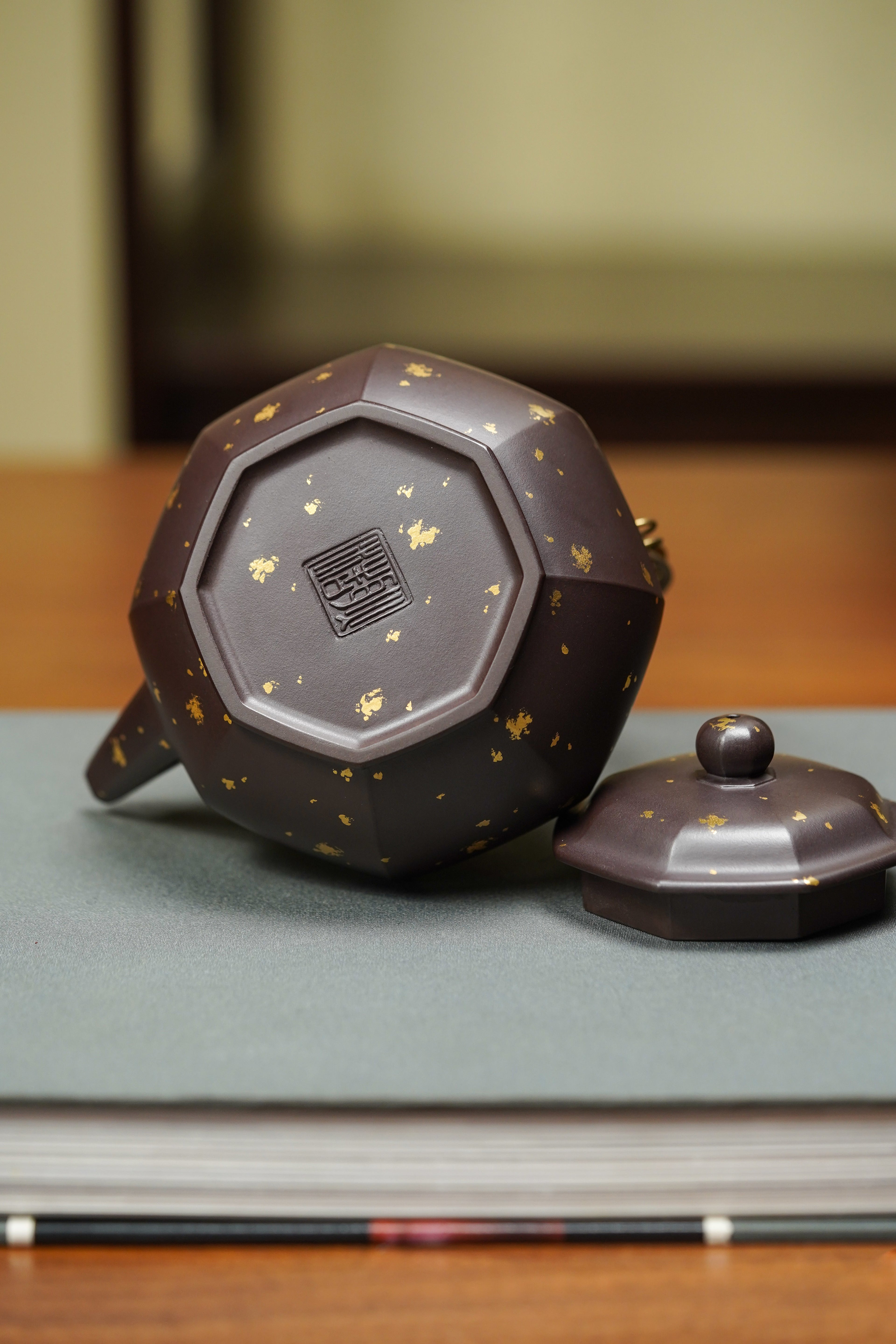 紫砂界80后方器巨匠巅峰臻品《拙朴提梁壶》甄选原矿优质纯紫老泥·400cc，料工合一、品质顶级