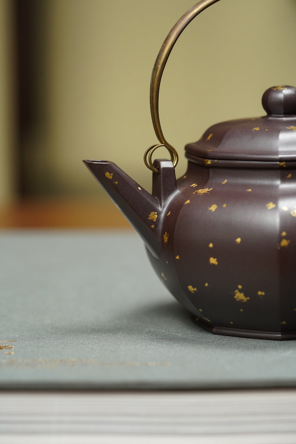 紫砂界80后方器巨匠巅峰臻品《拙朴提梁壶》甄选原矿优质纯紫老泥·400cc，料工合一、品质顶级