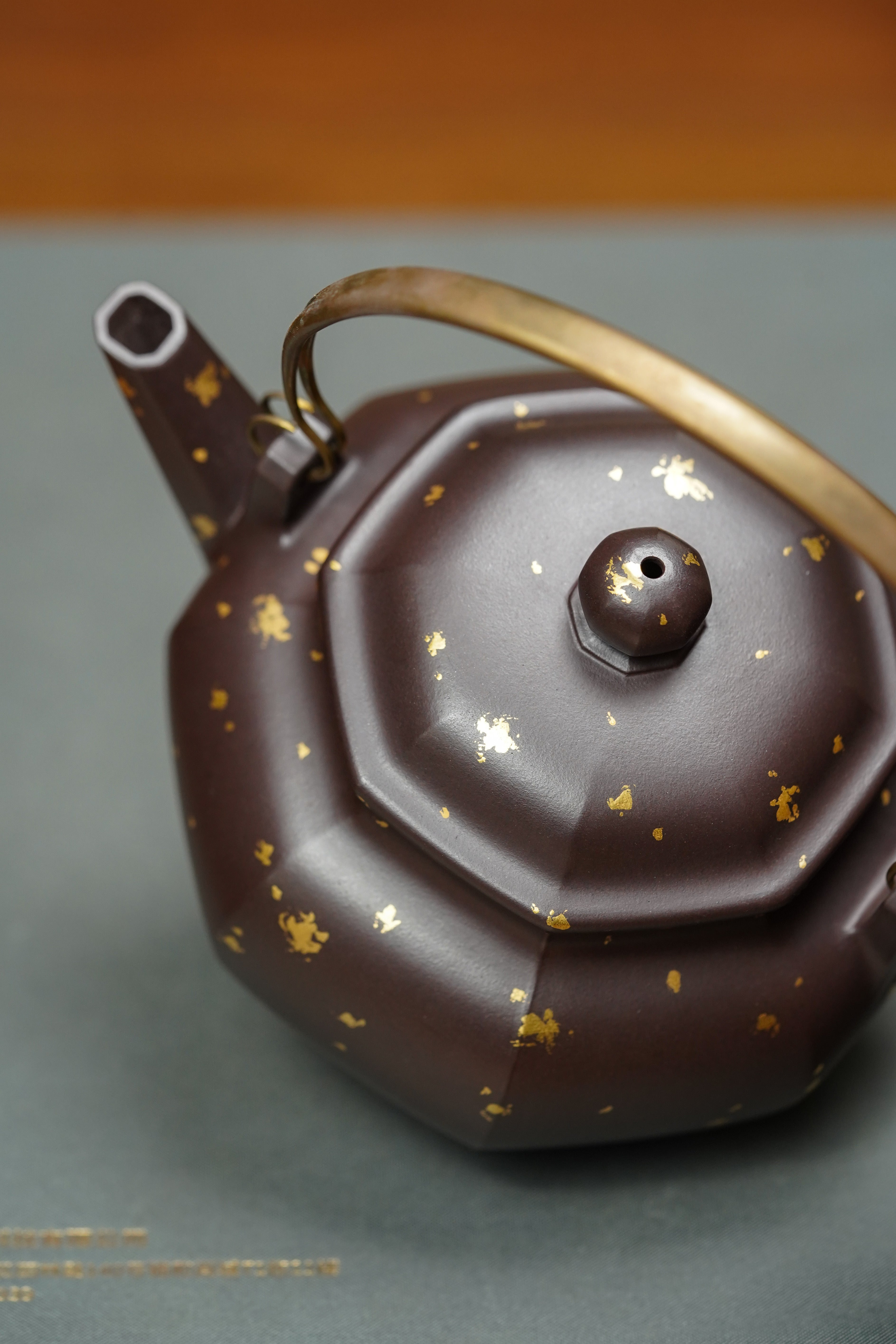 紫砂界80后方器巨匠巅峰臻品《拙朴提梁壶》甄选原矿优质纯紫老泥·400cc，料工合一、品质顶级