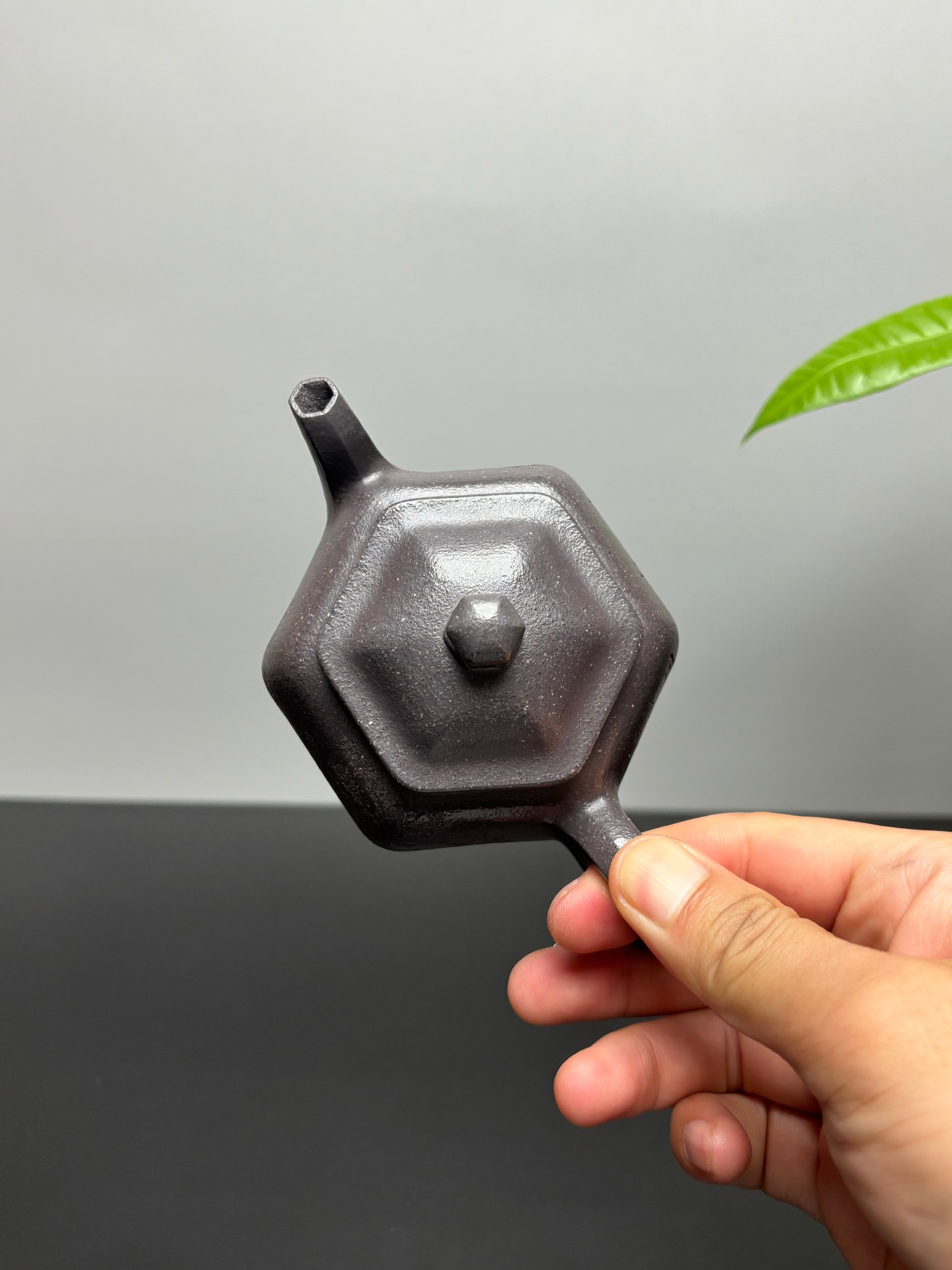 紫砂界80后方器巨匠巅峰臻品《六方怀隐壶》甄选原矿优质天青泥·180cc，料工合一、品质顶级