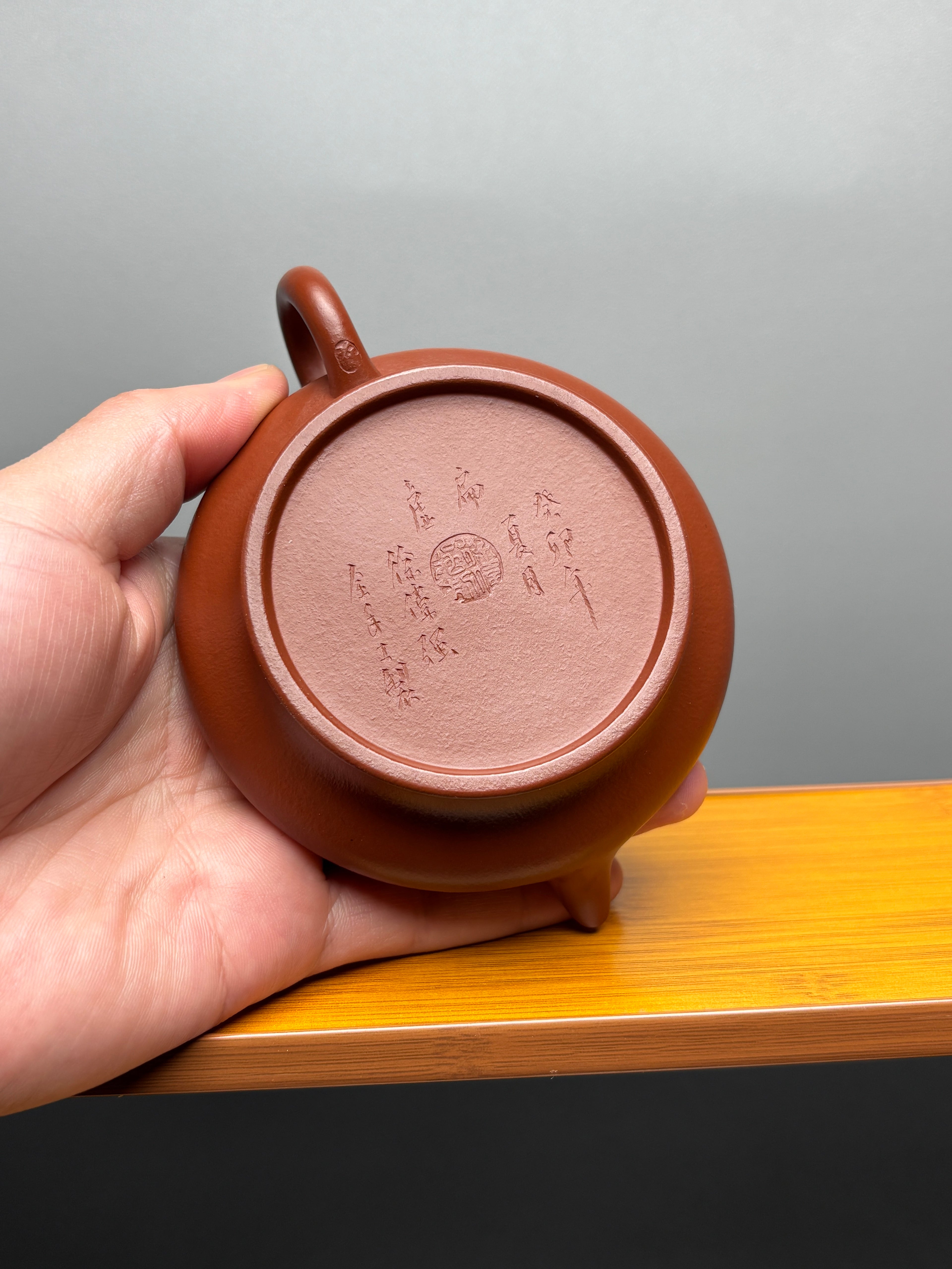 徐伟强全手工·紫砂臻品《虚扁壶》典藏重器｜卡真金丝工艺·价值攀阶，潜力无界！——原矿优质朱泥·150cc