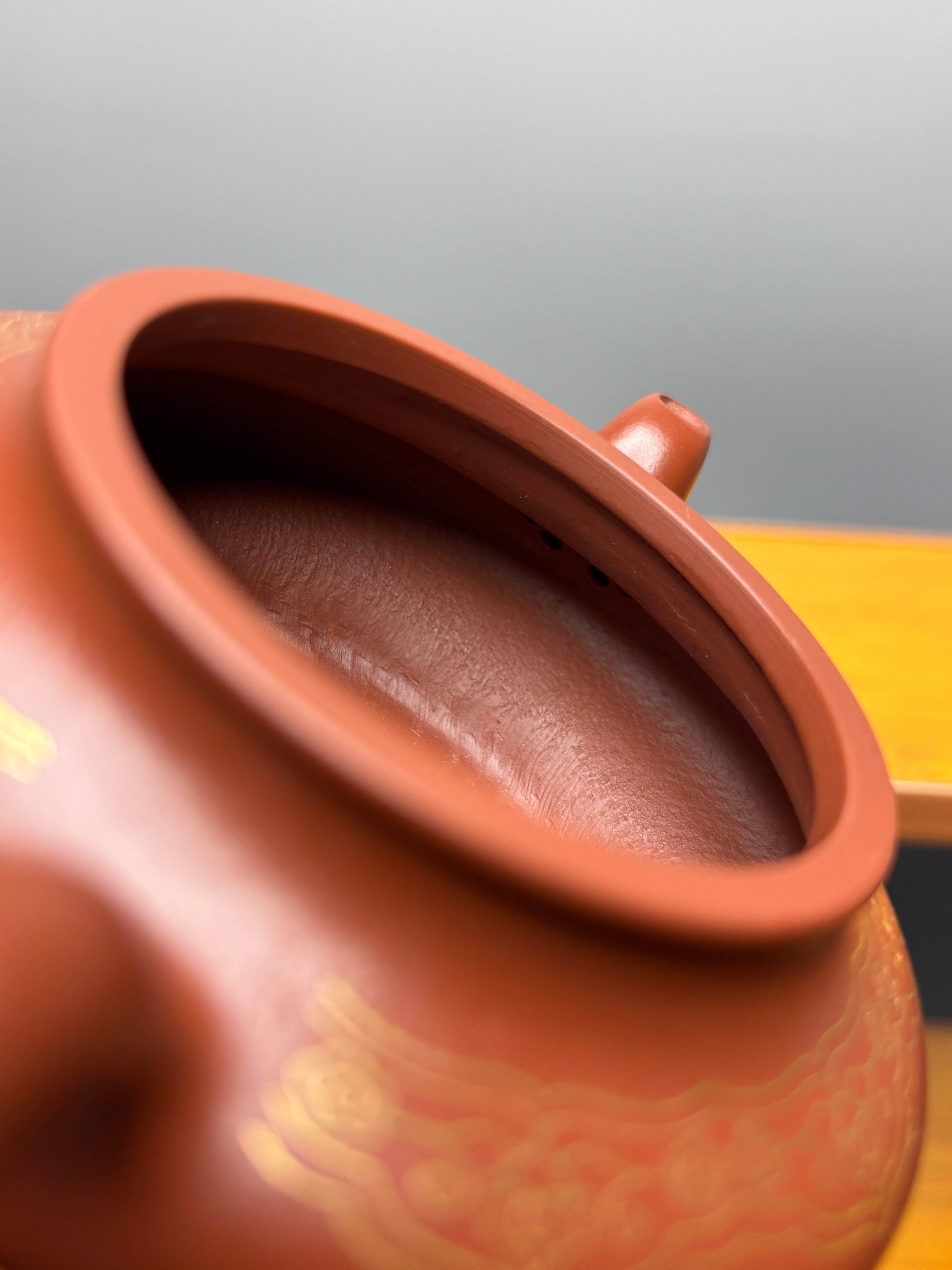 徐伟强全手工·紫砂臻品《虚扁壶》典藏重器｜卡真金丝工艺·价值攀阶，潜力无界！——原矿优质朱泥·150cc