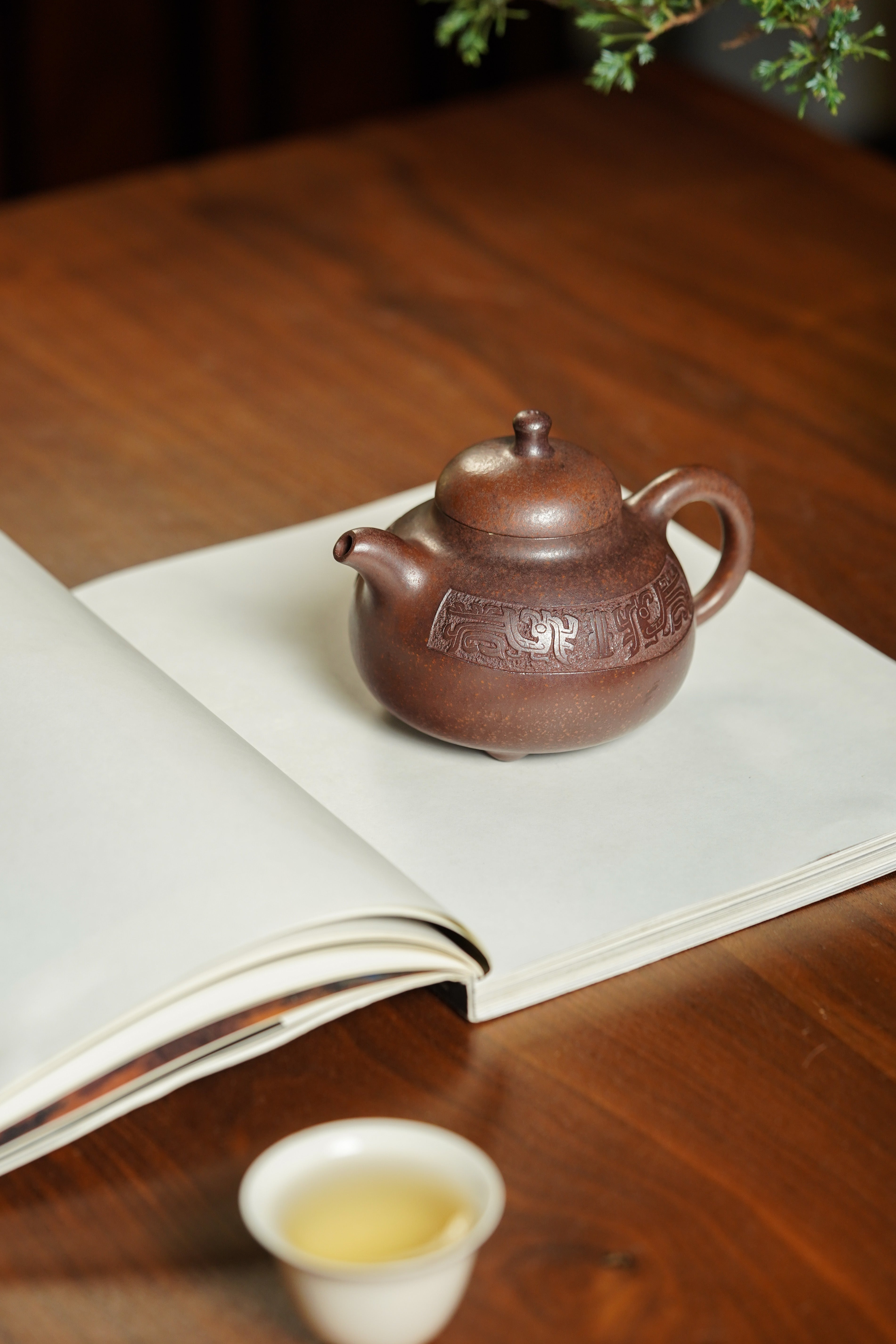 范泽锋高徒·邱爽紫砂潜力重器《三足乳鼎壶》——原矿优质黄金段柴烧·300cc ——江苏省级大师·邱爽 亲制