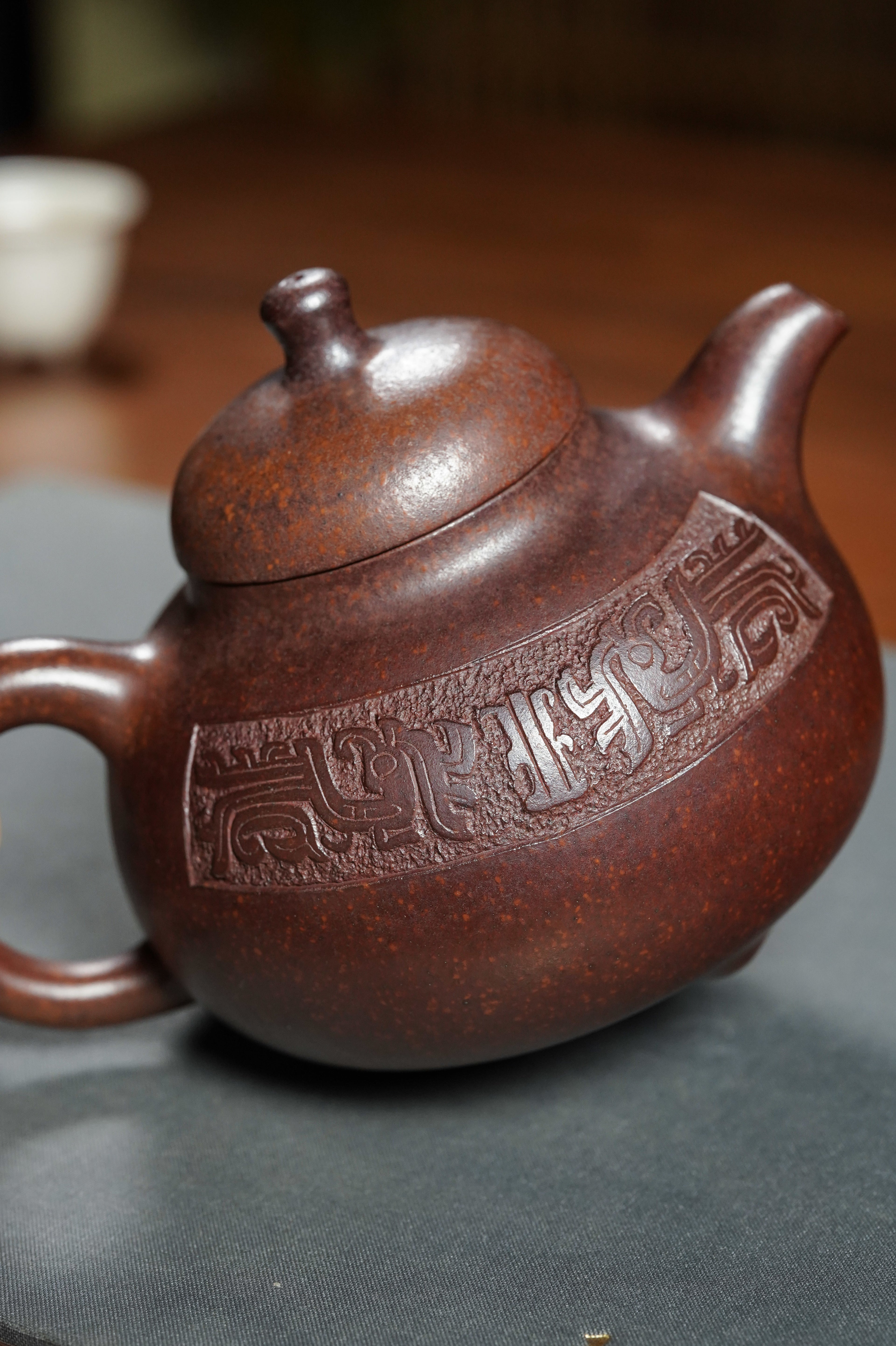 范泽锋高徒·邱爽紫砂潜力重器《三足乳鼎壶》——原矿优质黄金段柴烧·300cc ——江苏省级大师·邱爽 亲制
