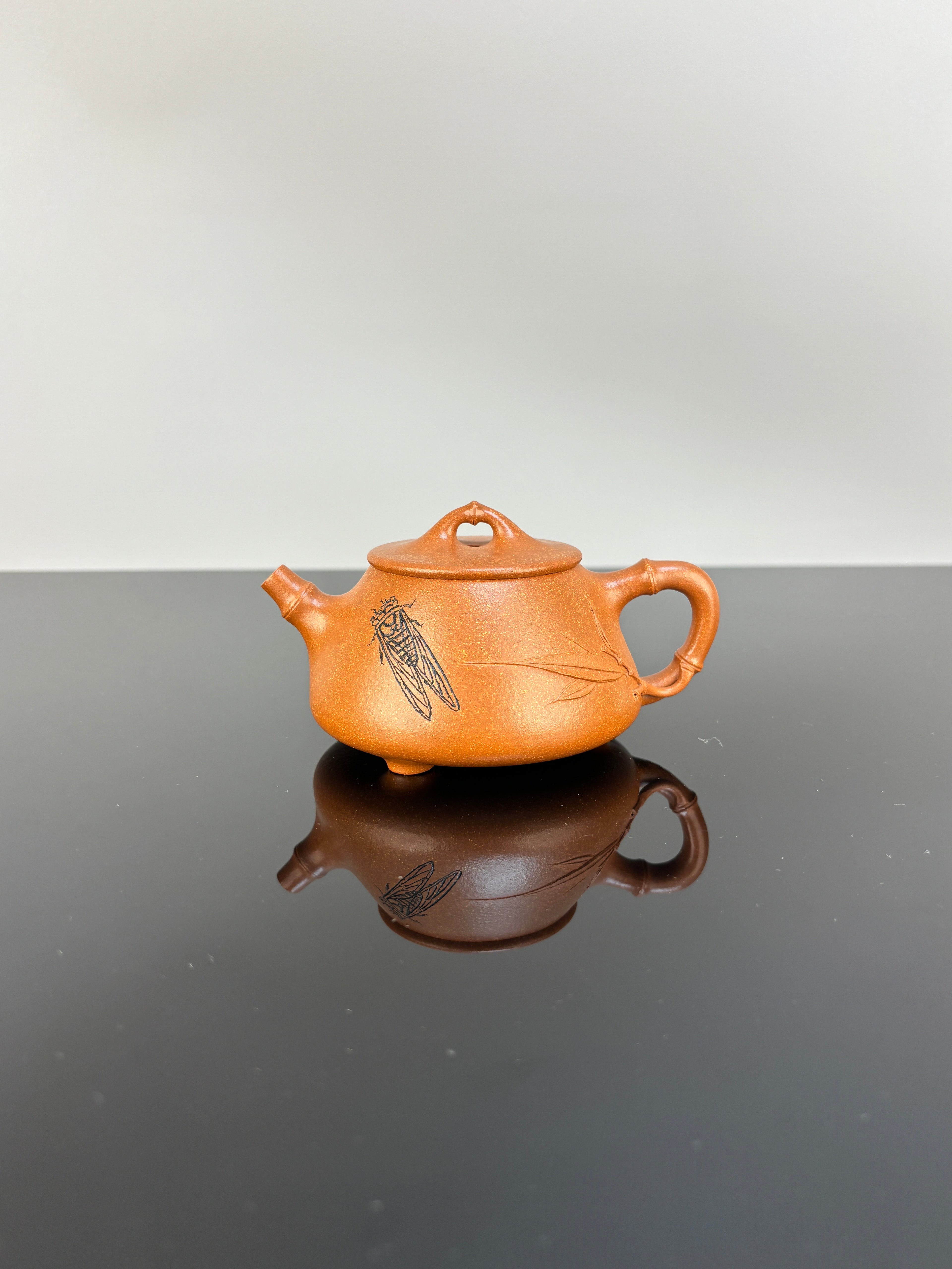 范泽锋高徒·邱爽紫砂潜力重器《竹节平盖石瓢》——原矿优质金降坡·220cc