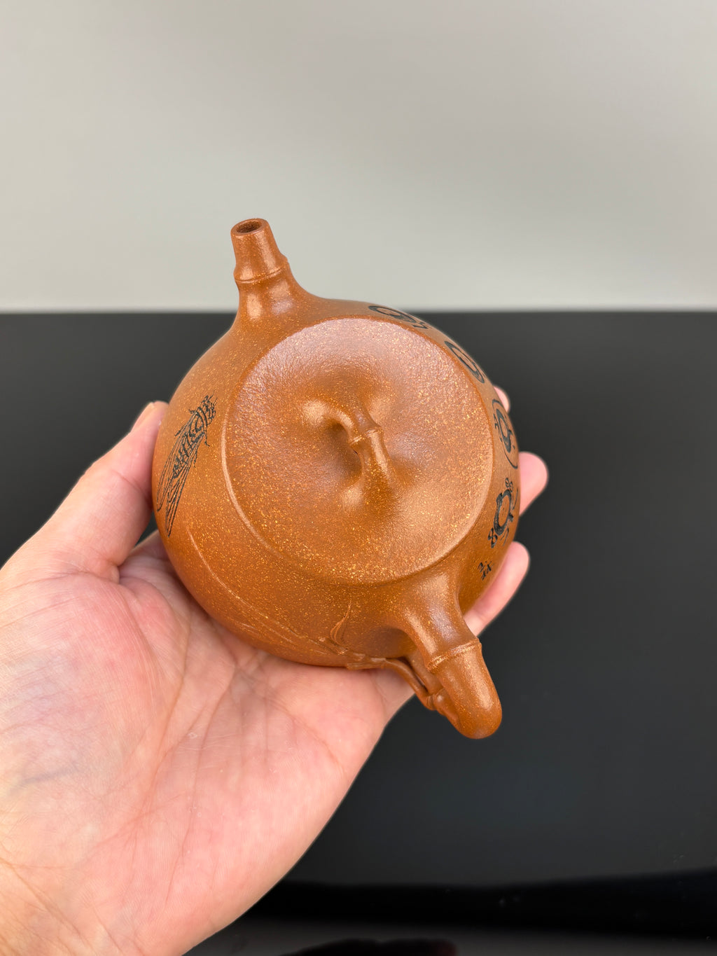 范泽锋高徒·邱爽紫砂潜力重器《竹节平盖石瓢》——原矿优质金降坡·220cc