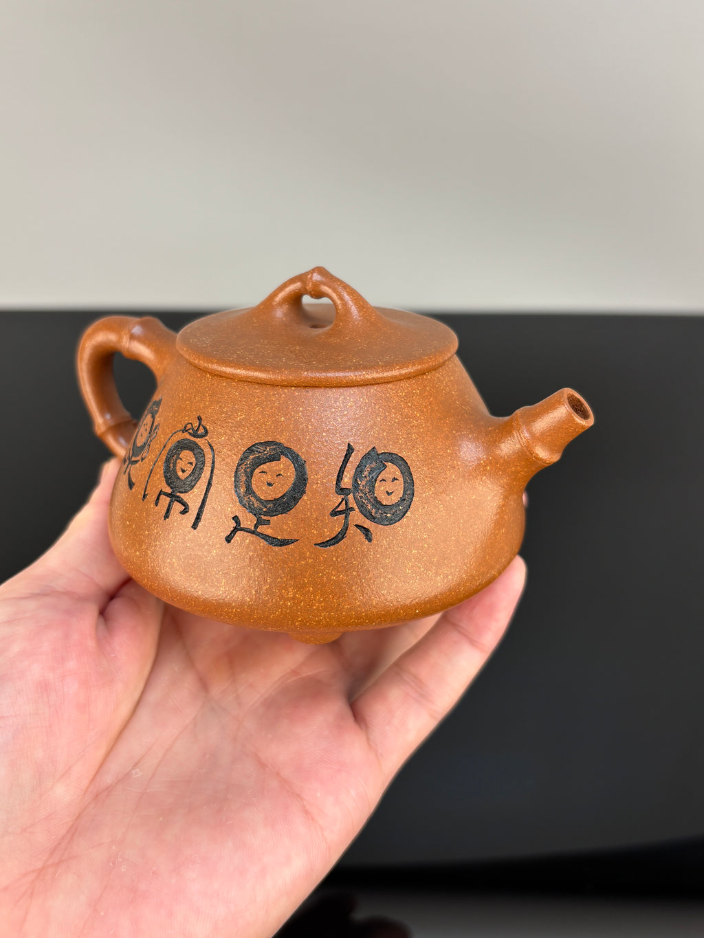 范泽锋高徒·邱爽紫砂潜力重器《竹节平盖石瓢》——原矿优质金降坡·220cc