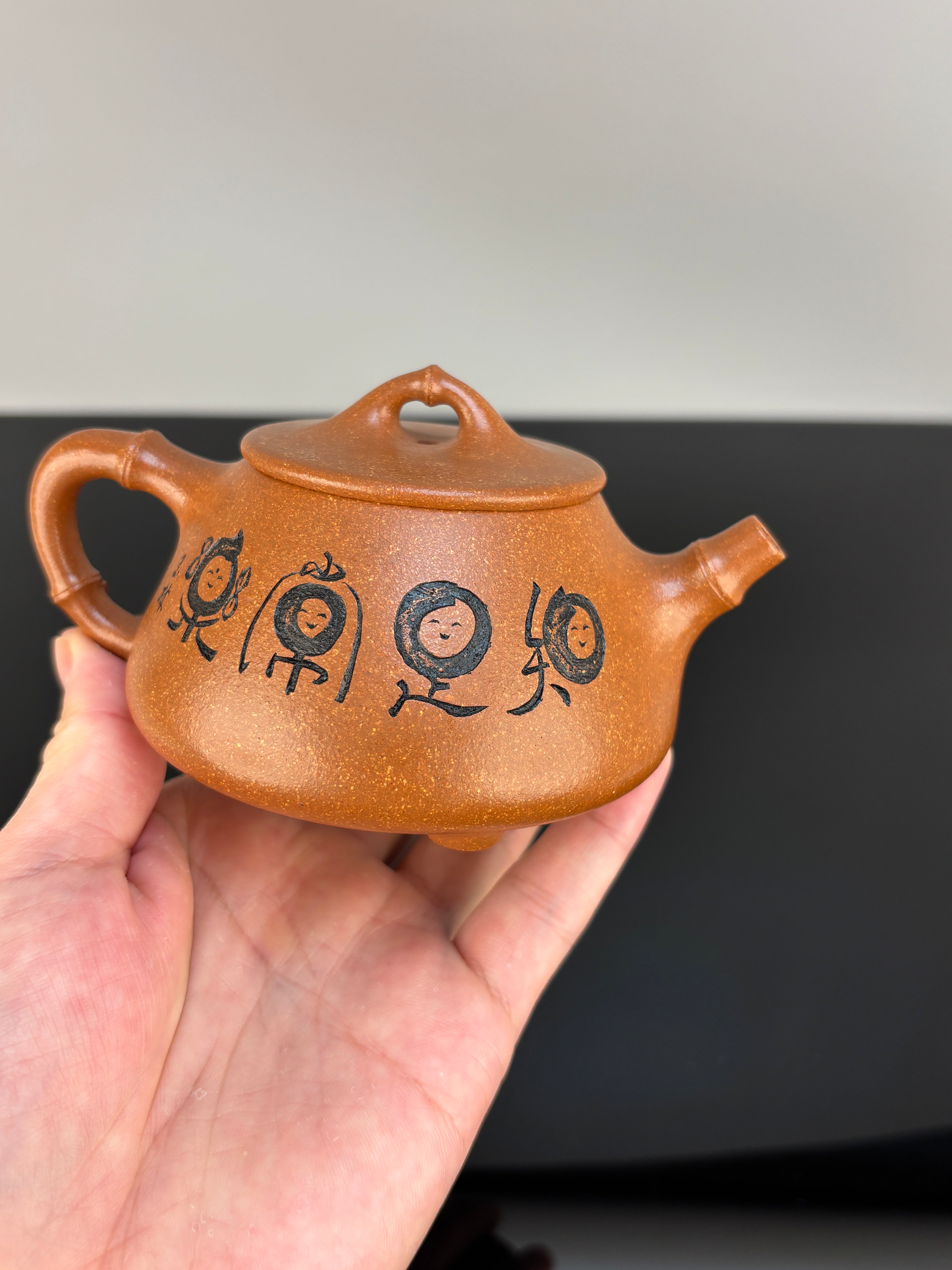 范泽锋高徒·邱爽紫砂潜力重器《竹节平盖石瓢》——原矿优质金降坡·220cc