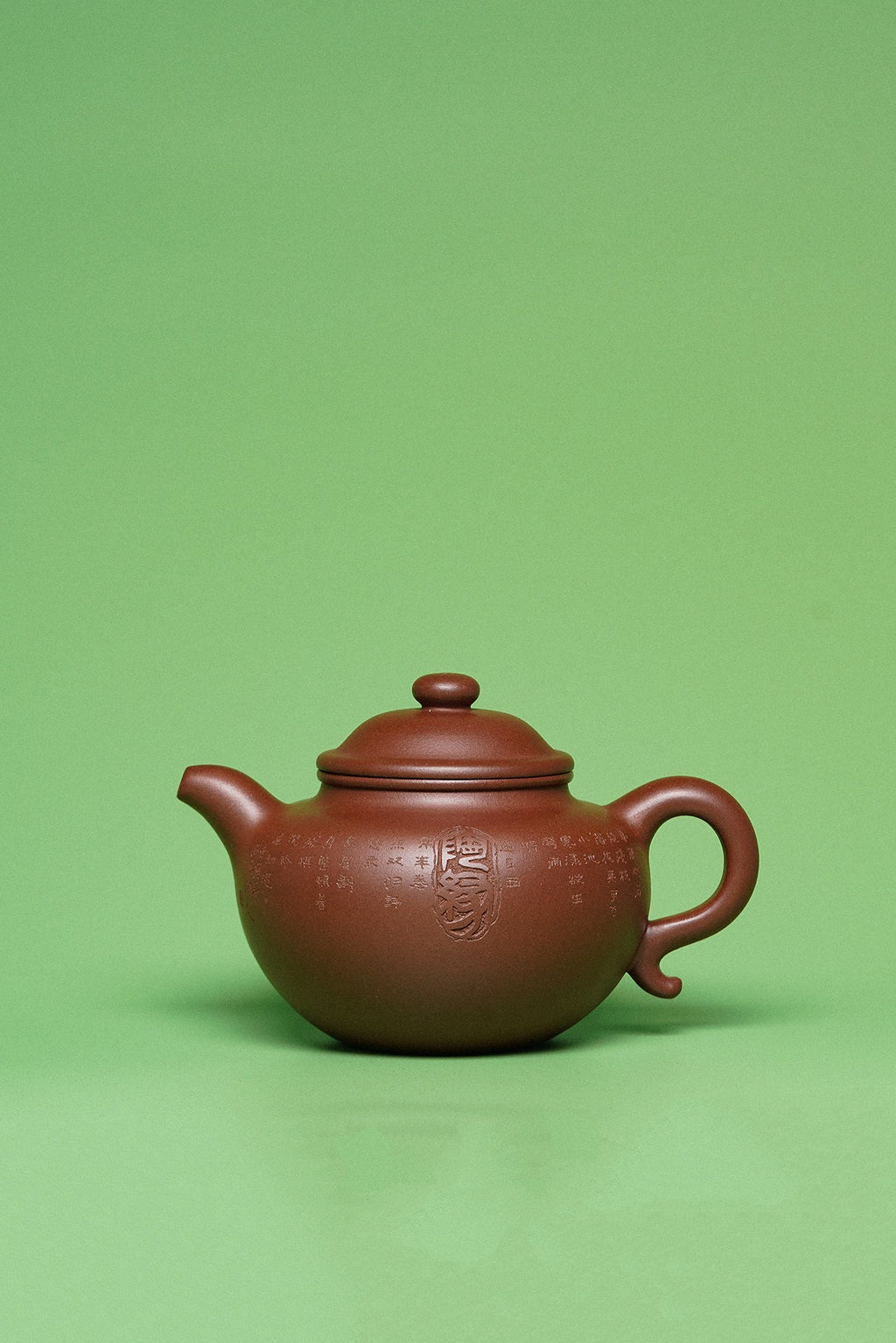 紫砂臻品·礼藏首选｜周建春大师扛鼎之作《莲子壶》——原矿优质底槽清·420cc ——正高级工艺美术师·周建春·制 - ZishaTeapotChina