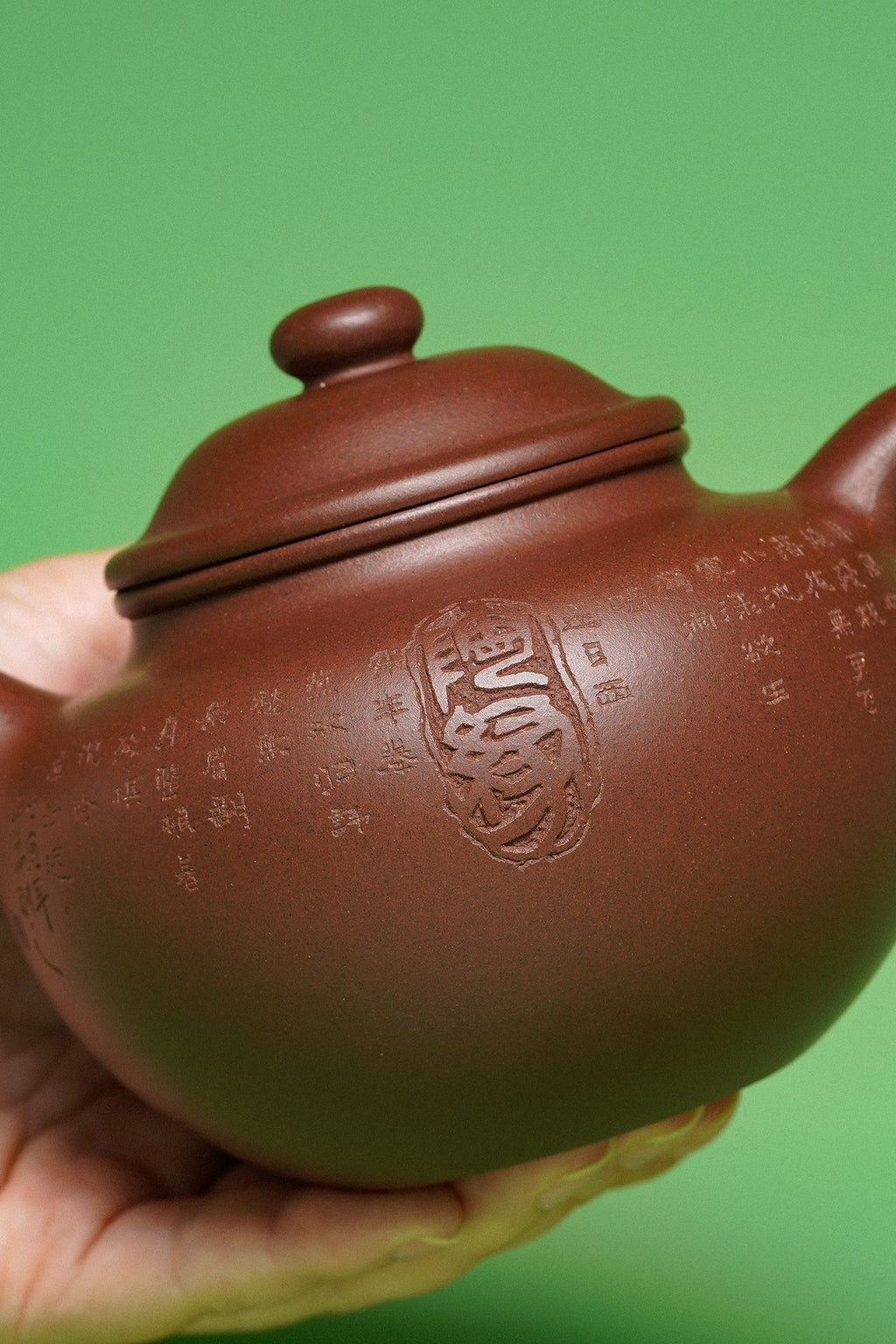 紫砂臻品·礼藏首选｜周建春大师扛鼎之作《莲子壶》——原矿优质底槽清·420cc ——正高级工艺美术师·周建春·制 - ZishaTeapotChina