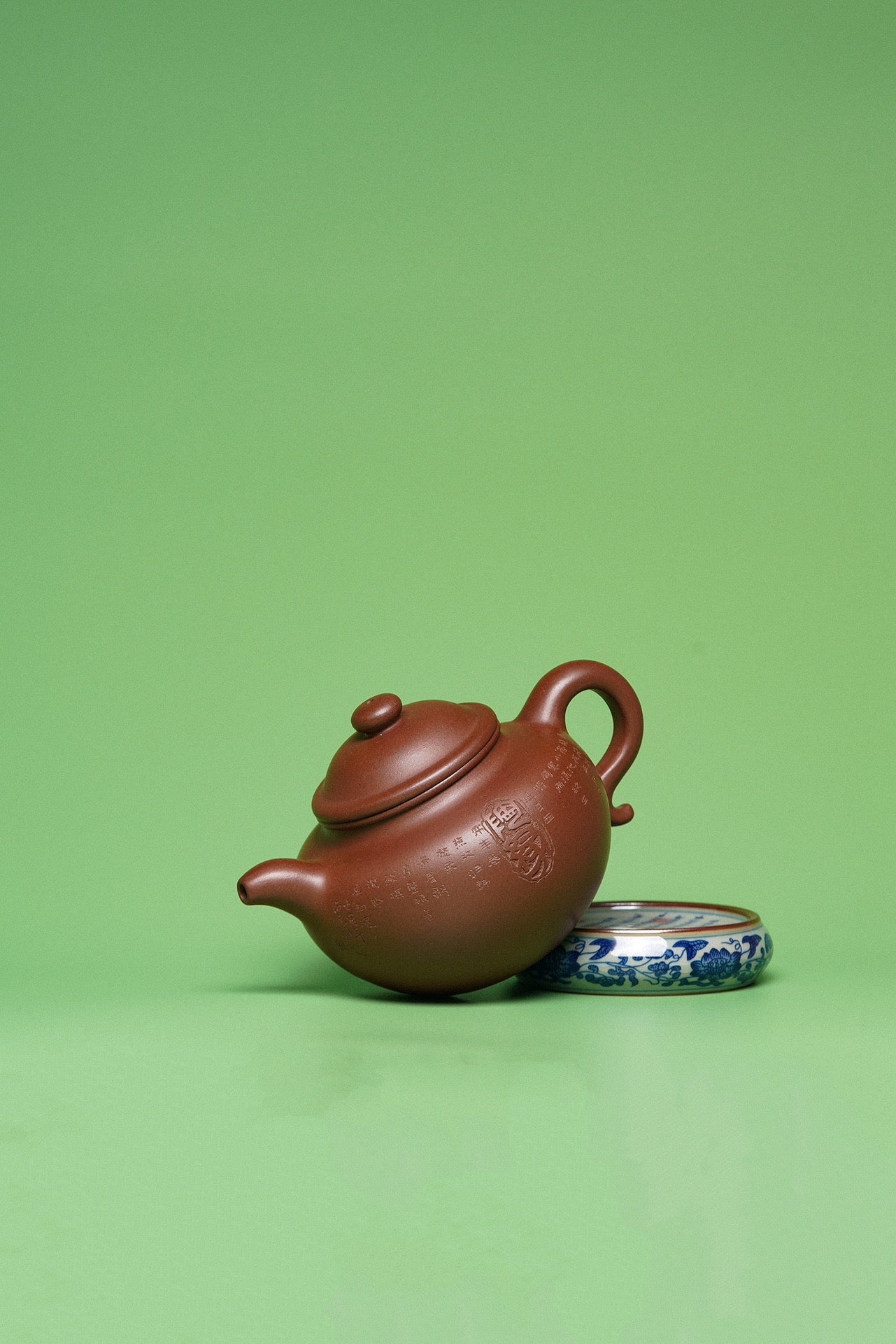 紫砂臻品·礼藏首选｜周建春大师扛鼎之作《莲子壶》——原矿优质底槽清·420cc ——正高级工艺美术师·周建春·制 - ZishaTeapotChina