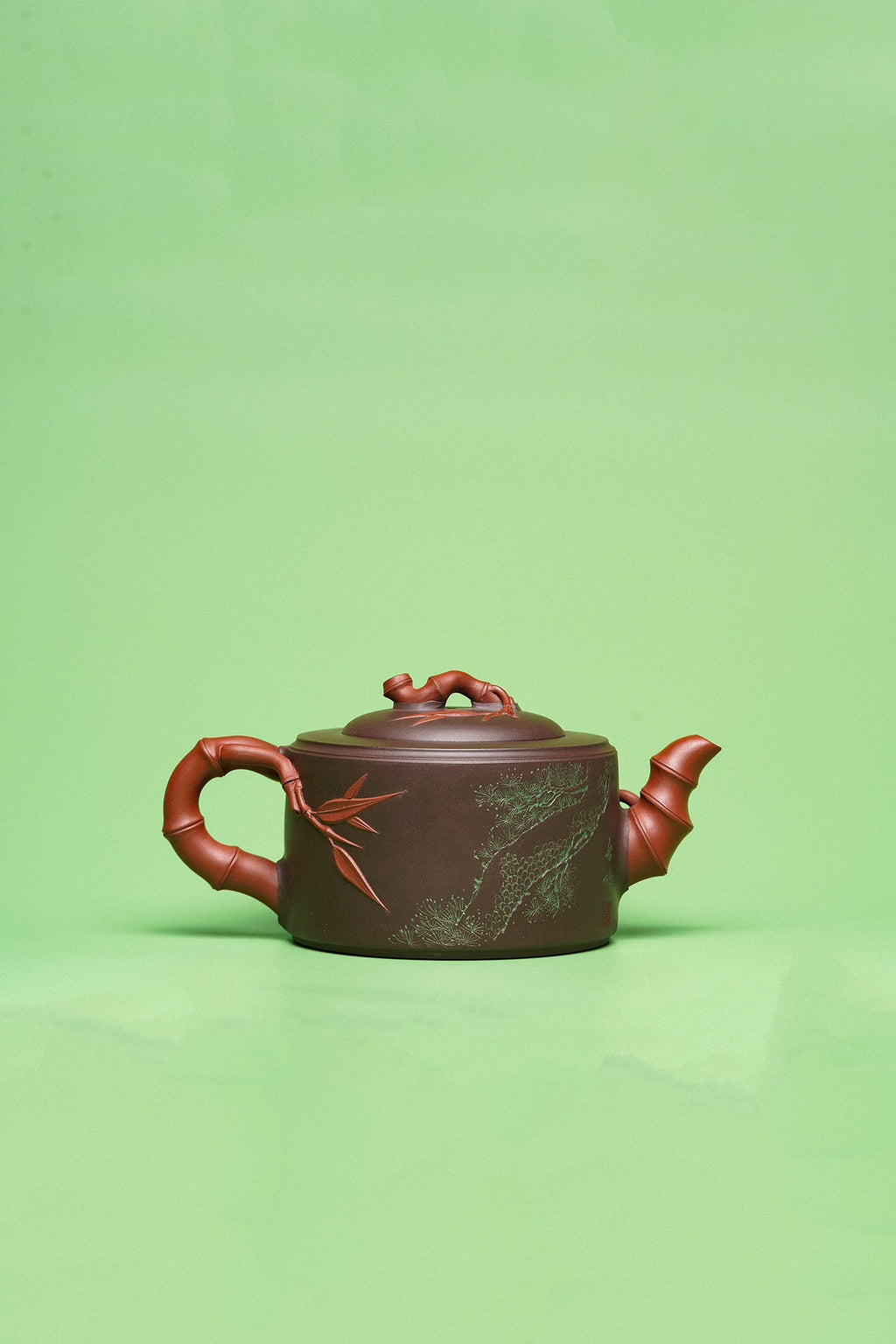紫砂臻品·礼藏首选｜周建春大师扛鼎之作《松凤竹段壶》——原矿优质老紫泥双拼·600cc ——正高级工艺美术师·周建春·制