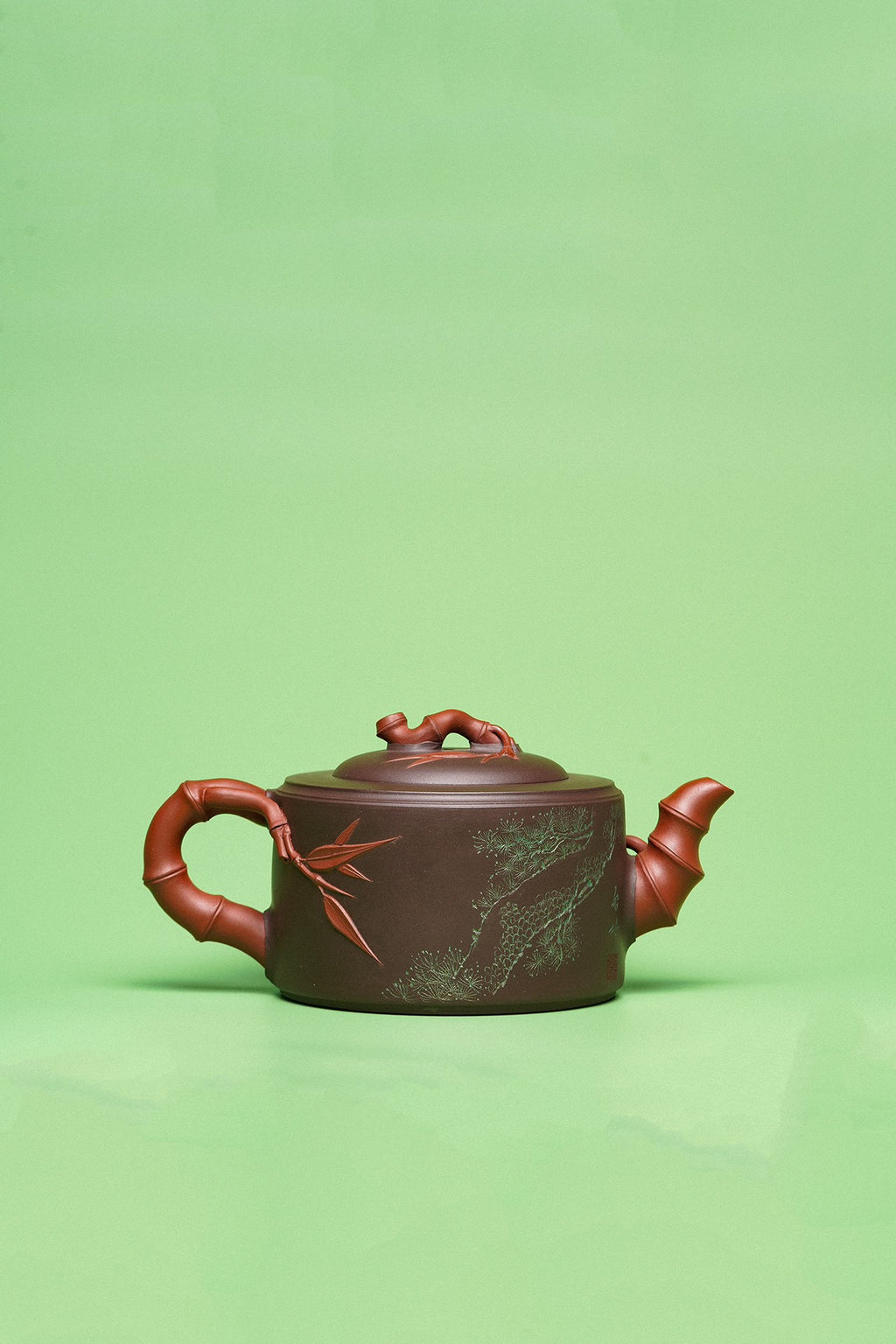 紫砂臻品·礼藏首选｜周建春大师扛鼎之作《松凤竹段壶》——原矿优质老紫泥双拼·600cc ——正高级工艺美术师·周建春·制