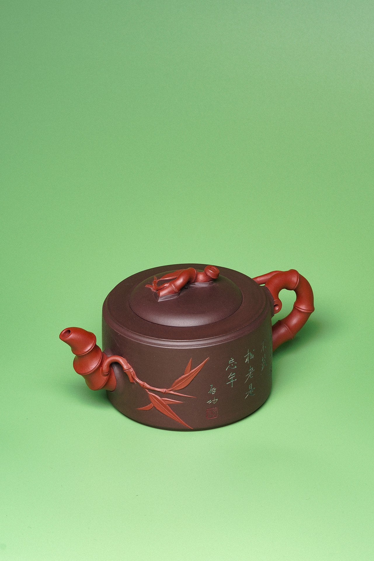 紫砂臻品·礼藏首选｜周建春大师扛鼎之作《松凤竹段壶》——原矿优质老紫泥双拼·600cc ——正高级工艺美术师·周建春·制