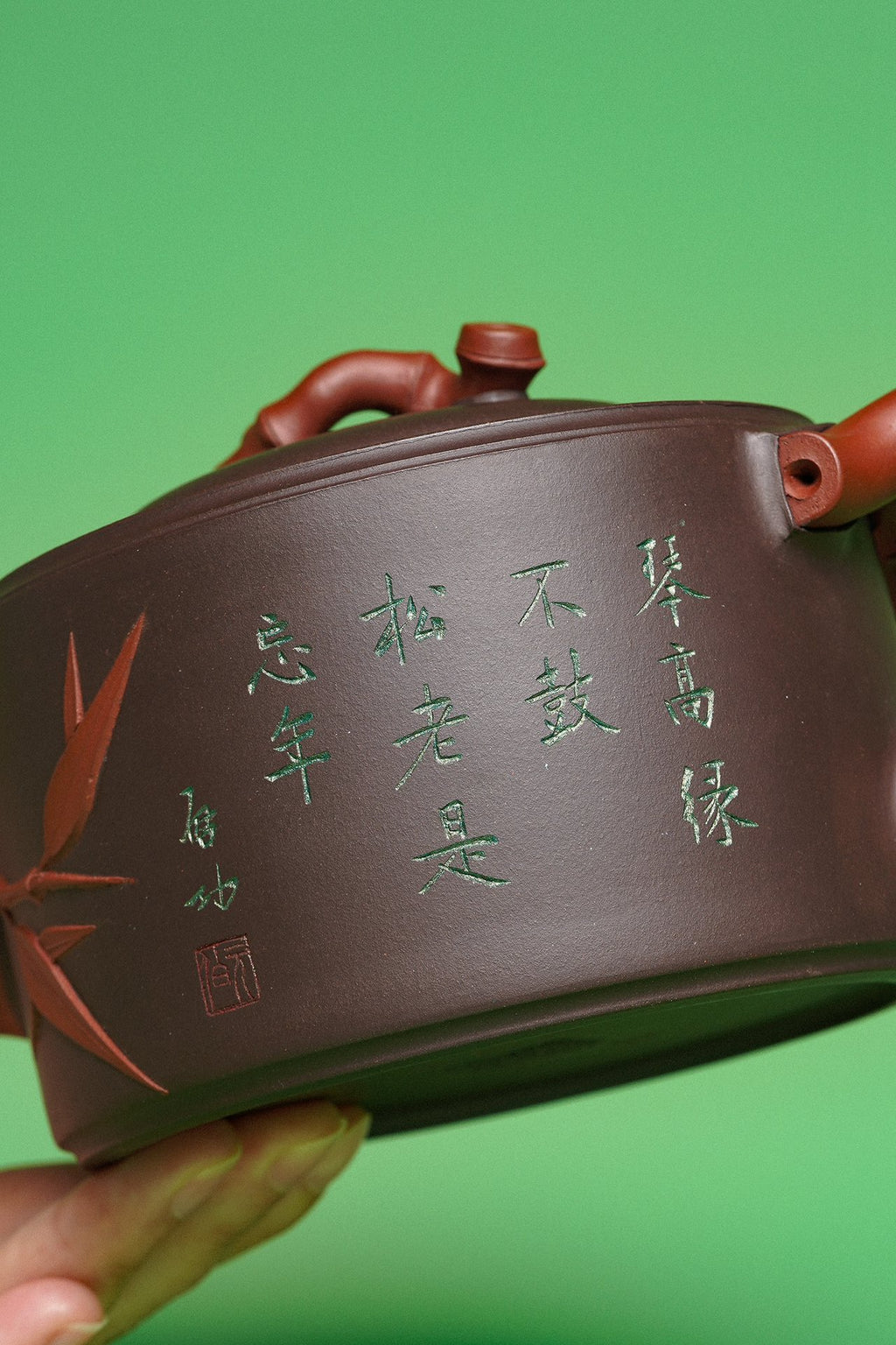 紫砂臻品·礼藏首选｜周建春大师扛鼎之作《松凤竹段壶》——原矿优质老紫泥双拼·600cc ——正高级工艺美术师·周建春·制