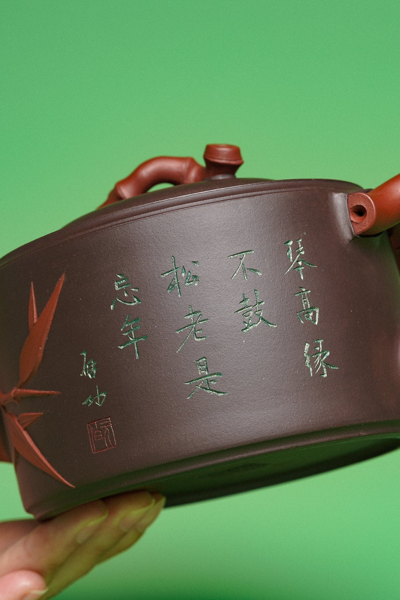 紫砂臻品·礼藏首选｜周建春大师扛鼎之作《松凤竹段壶》——原矿优质老紫泥双拼·600cc ——正高级工艺美术师·周建春·制