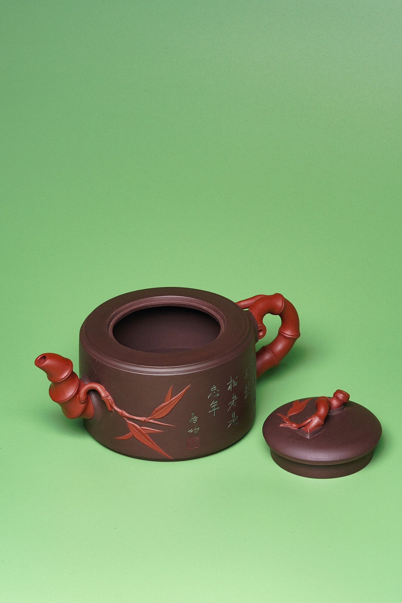 紫砂臻品·礼藏首选｜周建春大师扛鼎之作《松凤竹段壶》——原矿优质老紫泥双拼·600cc ——正高级工艺美术师·周建春·制